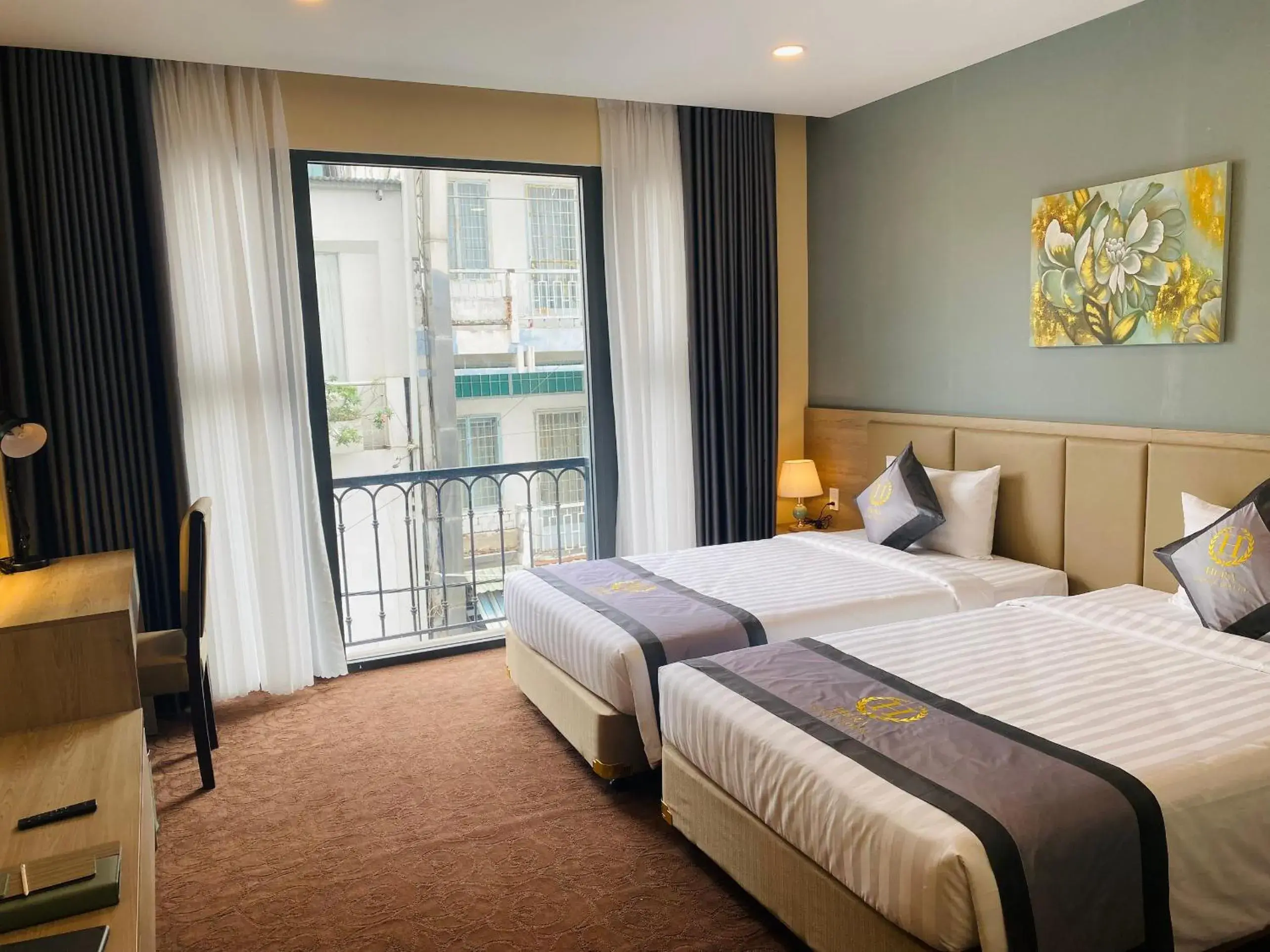 Deluxe Twin Room in Hera Luxury Hotel Deluxe Twin Room in Hera Luxury Hotel