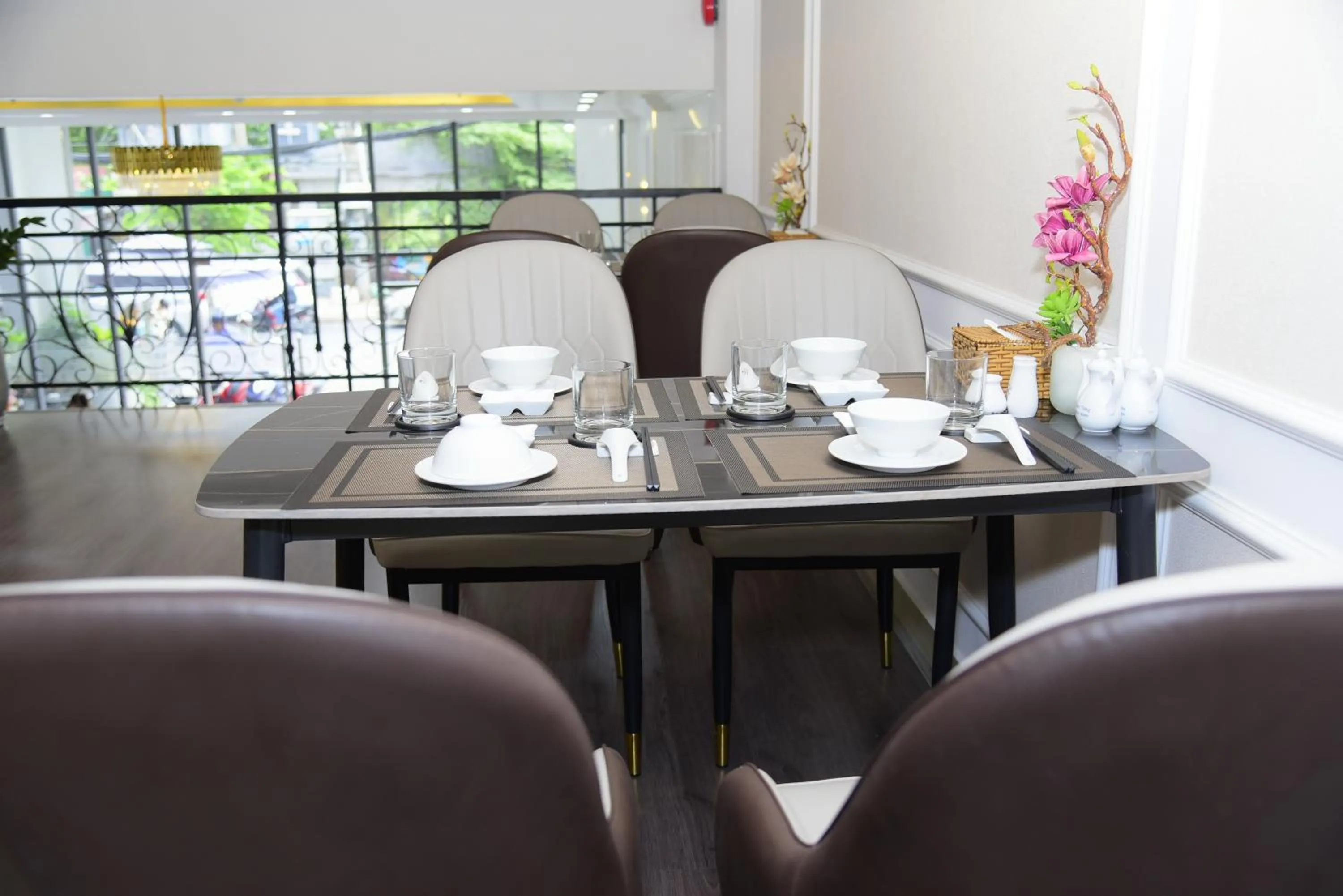 Restaurant/places to eat in Hera Luxury Hotel