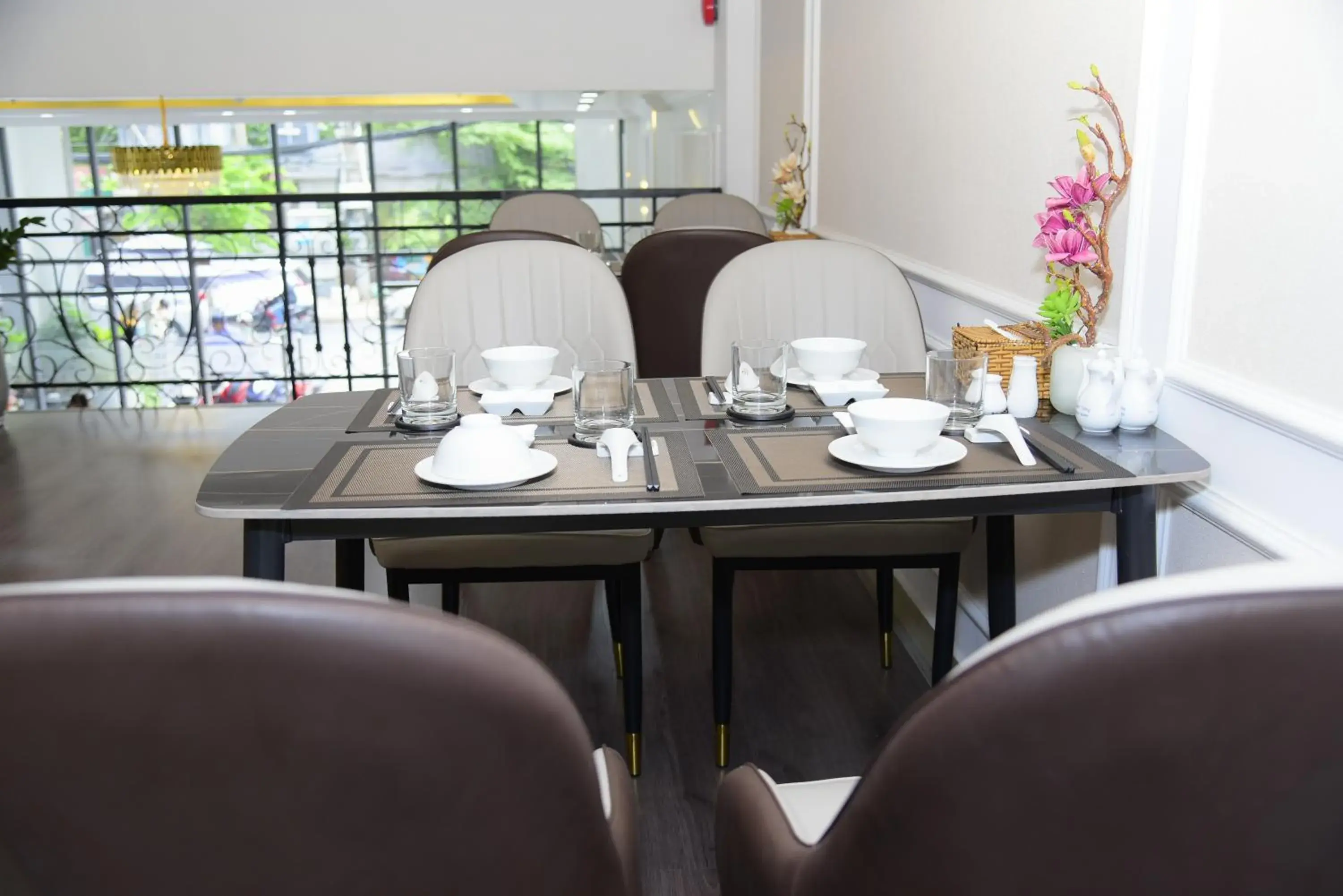 Restaurant/places to eat in Hera Luxury Hotel Restaurant/places to eat in Hera Luxury Hotel