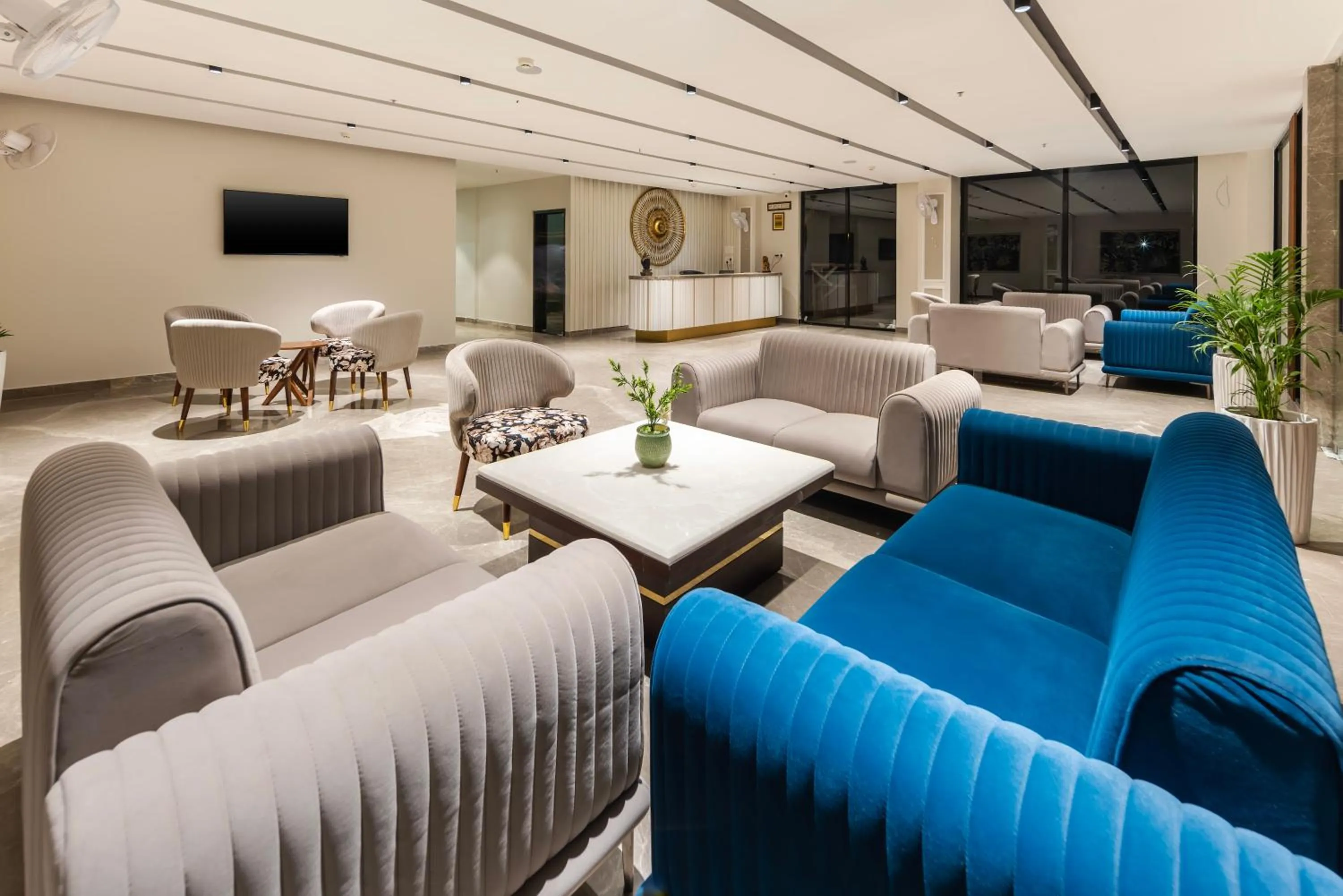 Communal lounge/ TV room in Hotel Bafna Lawn