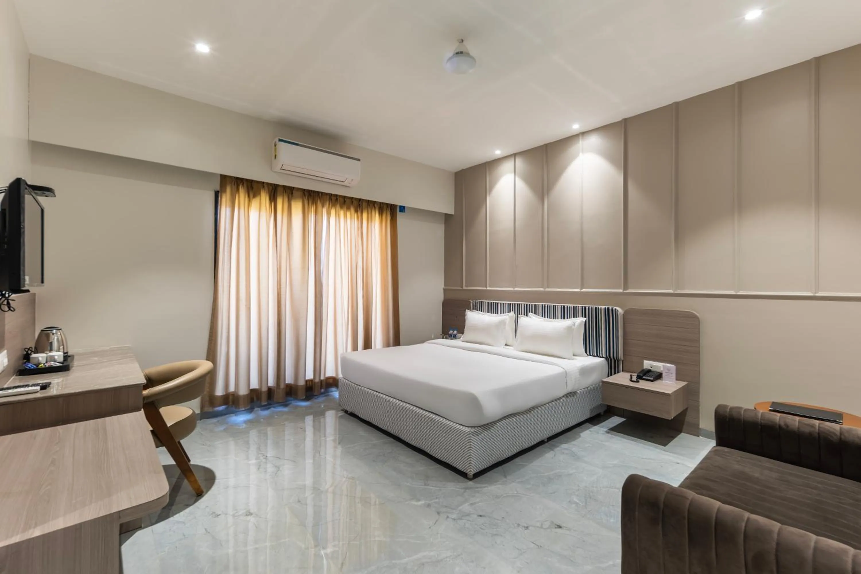 Bedroom in Hotel Bafna Lawn