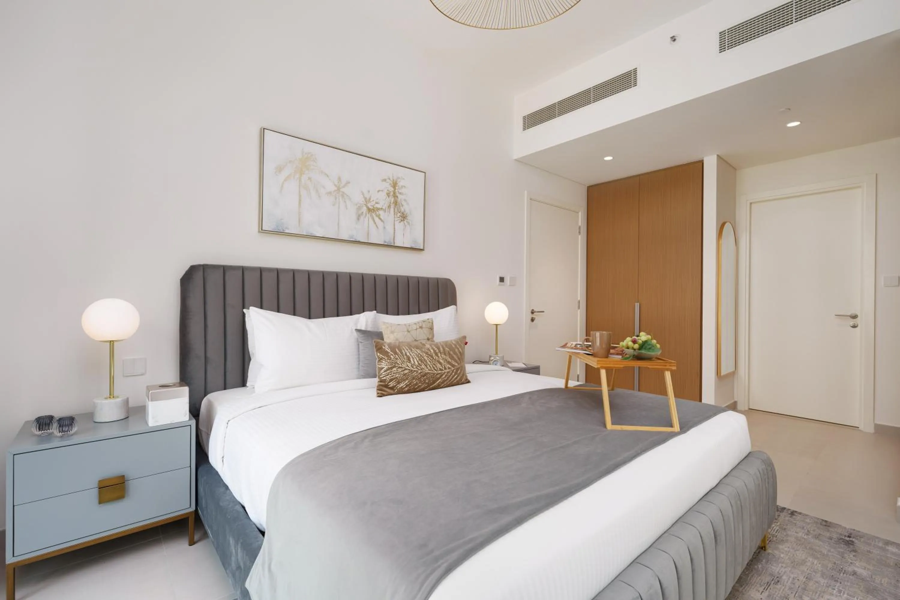 Bed in Maison Privee - Alluring Modern Apt in Dubai Creek Beach