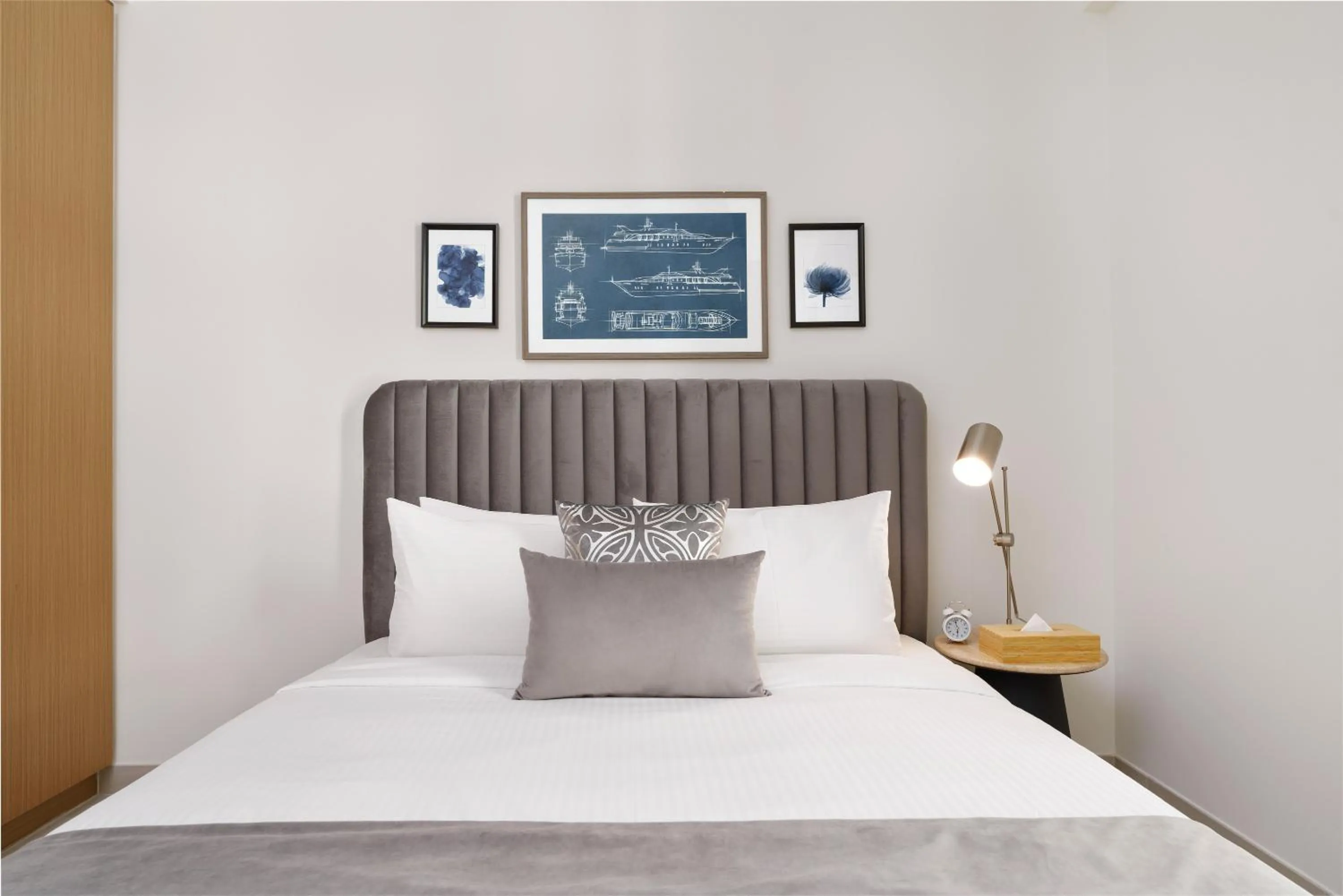 Bed in Maison Privee - Alluring Modern Apt in Dubai Creek Beach