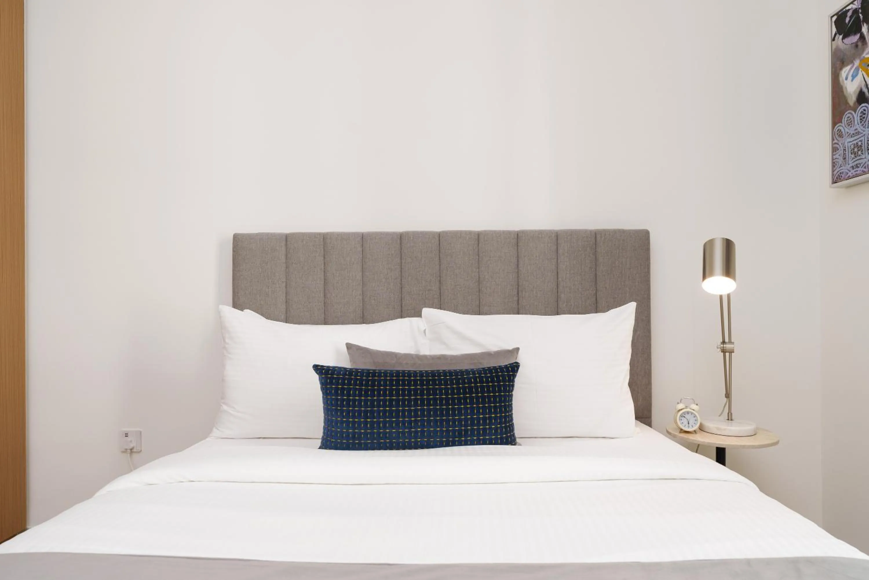 Bed in Maison Privee - Alluring Modern Apt in Dubai Creek Beach