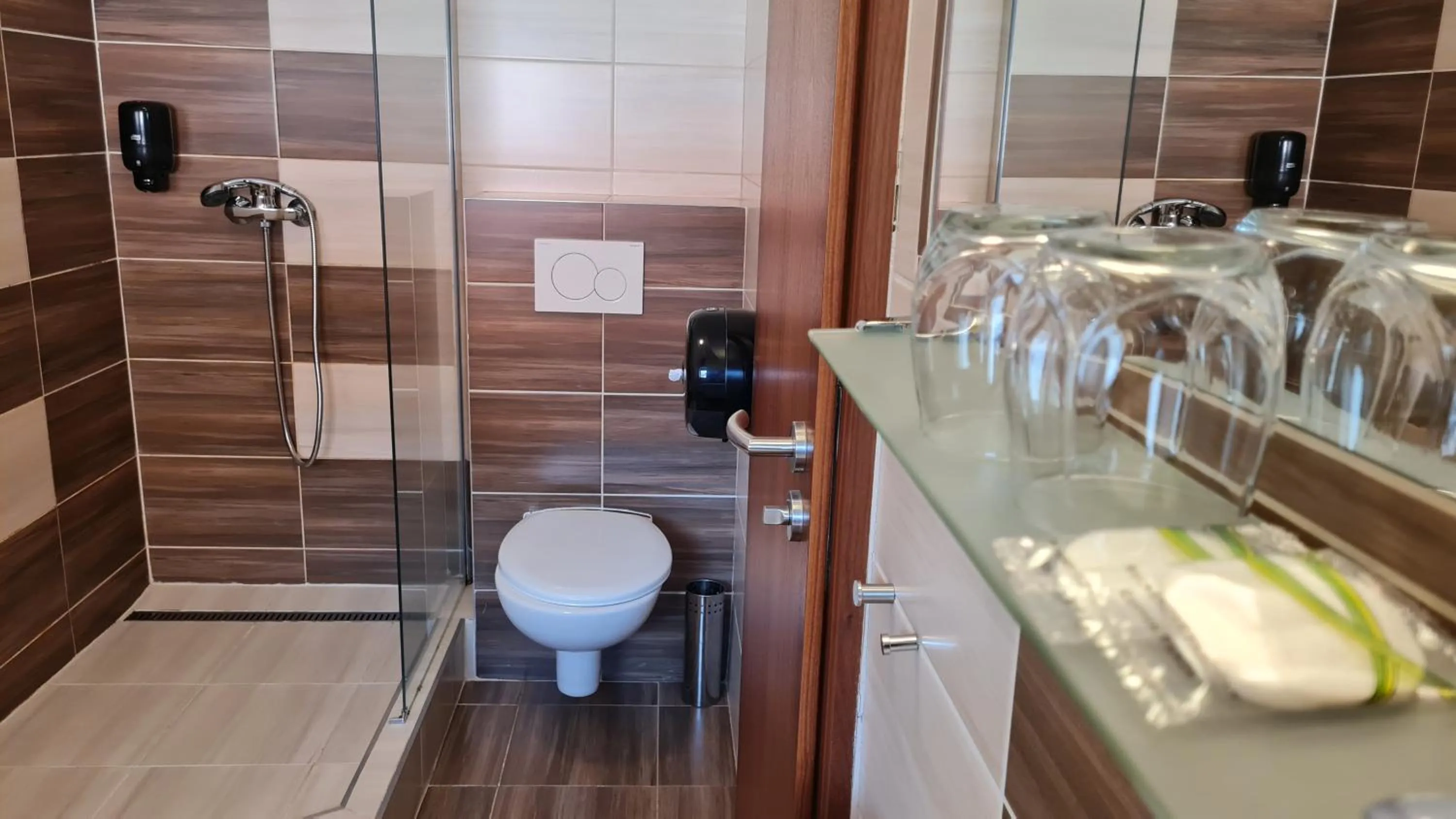 Shower in Hotel Sipox