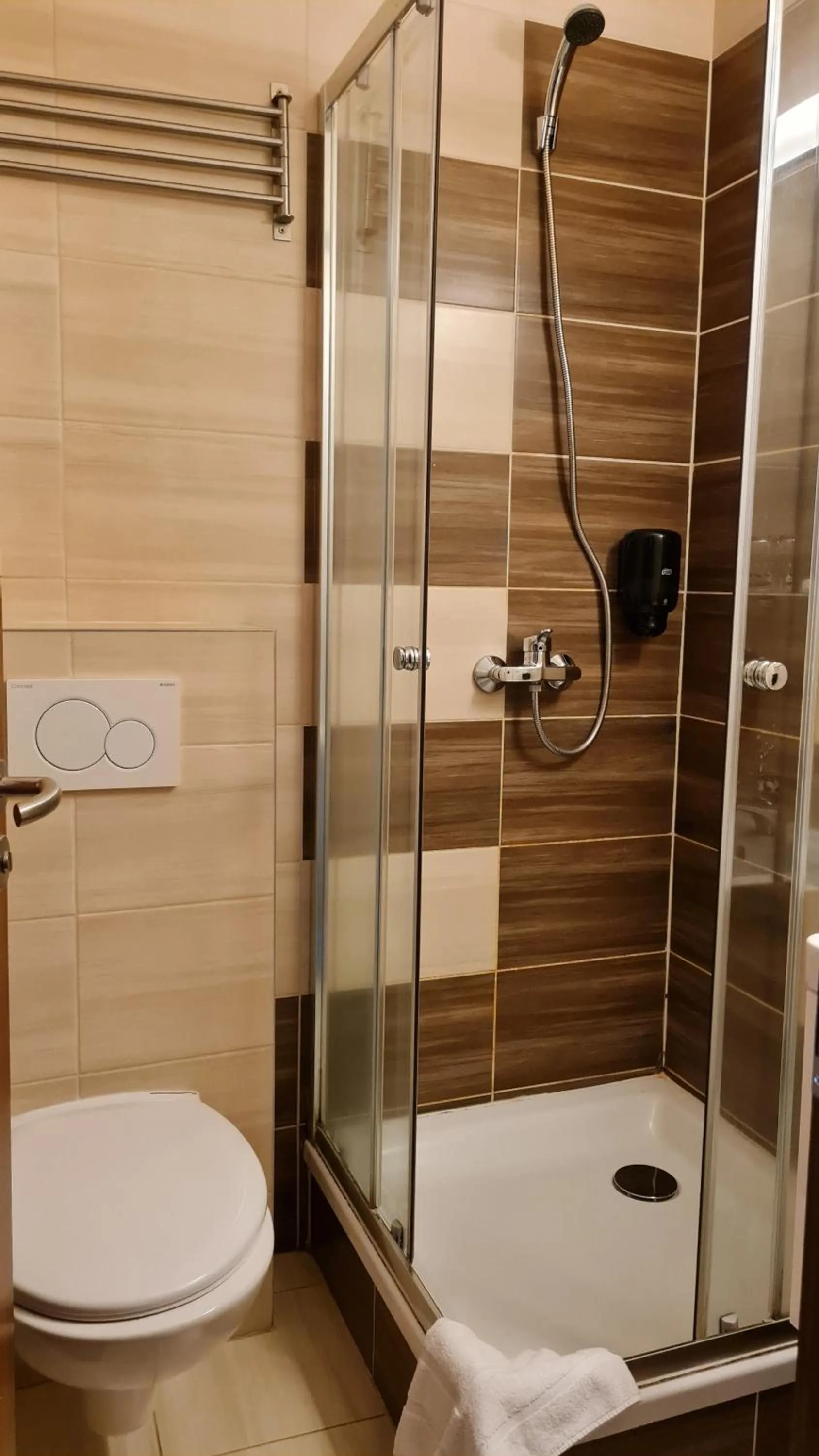 Shower in Hotel Sipox