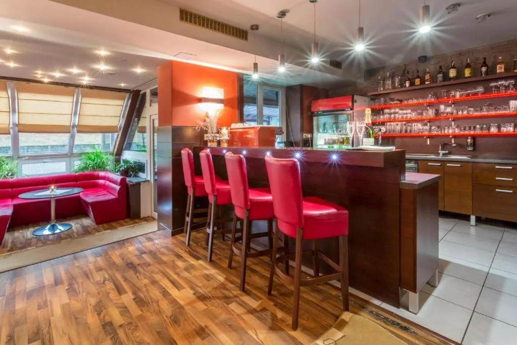 Restaurant/places to eat in Hotel Sipox