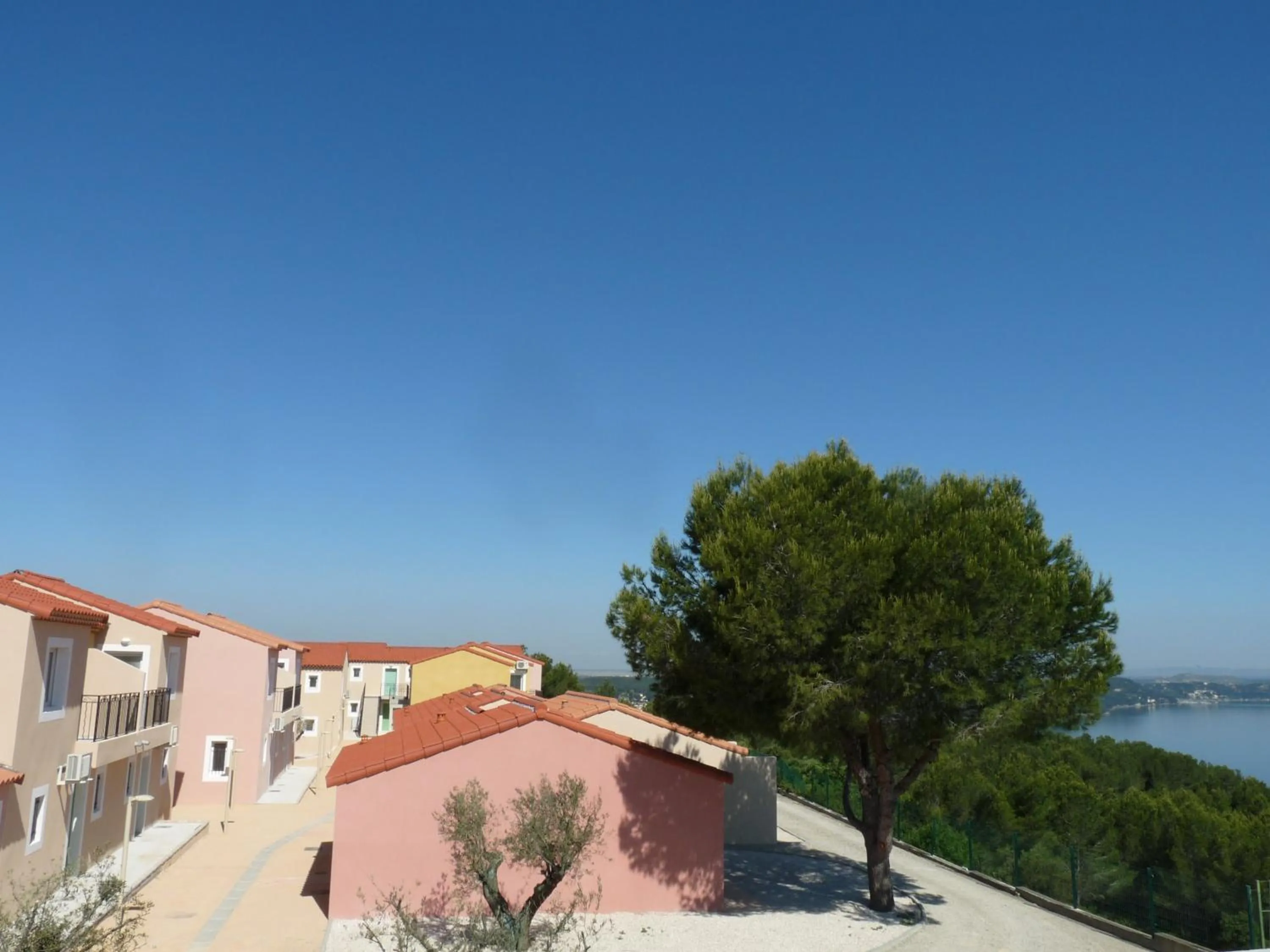 Facade/entrance in Appart'hotel Résidence La Provence
