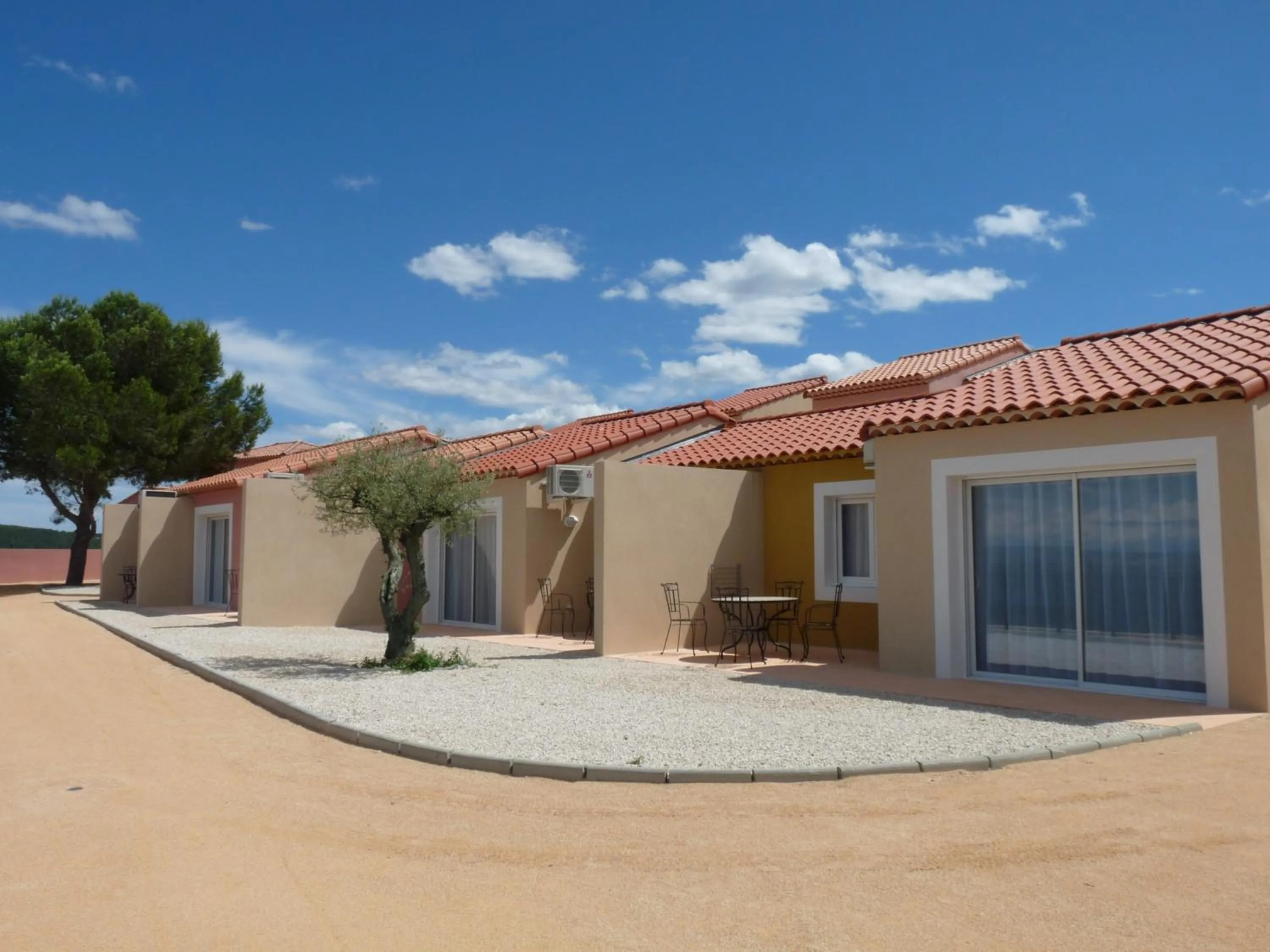 Facade/entrance in Appart'hotel Résidence La Provence