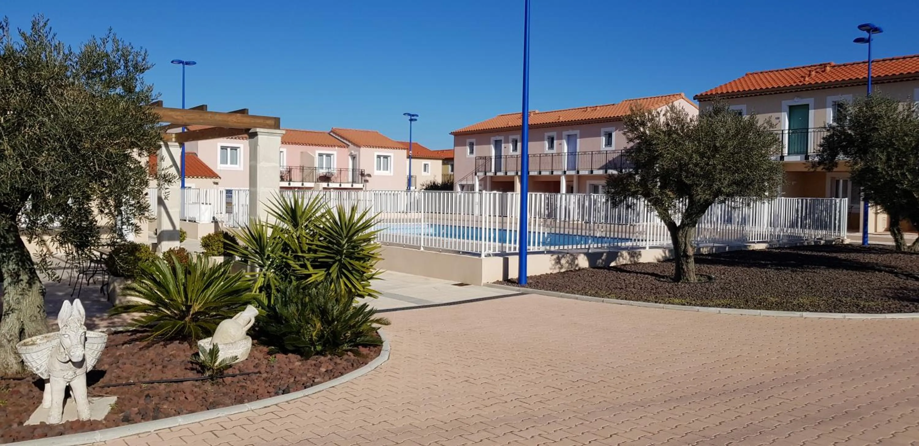 Property building in Appart'hotel Résidence La Provence