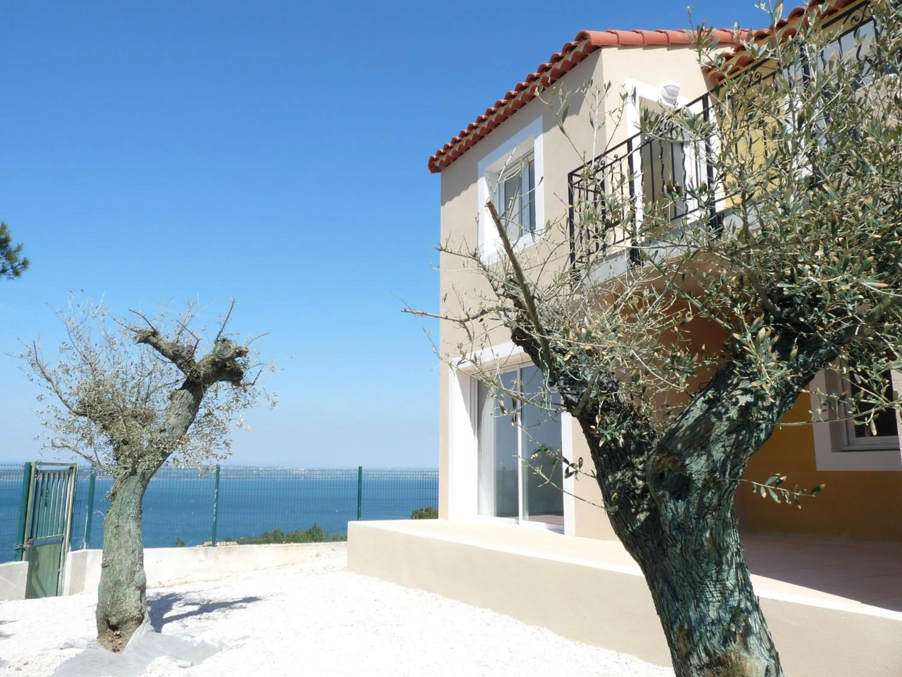 Facade/entrance in Appart'hotel Résidence La Provence