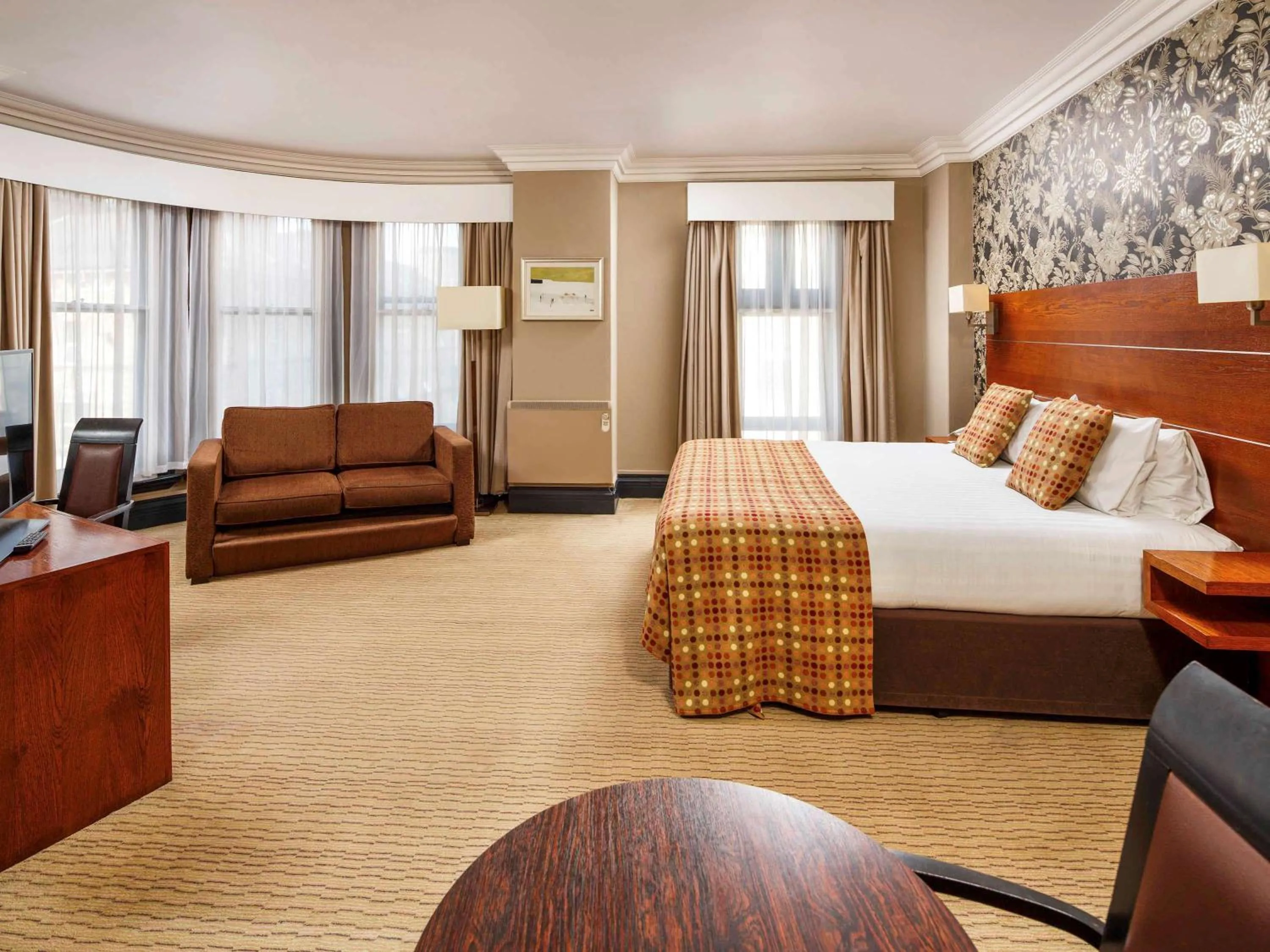 Photo of the whole room in Mercure Leicester The Grand Hotel