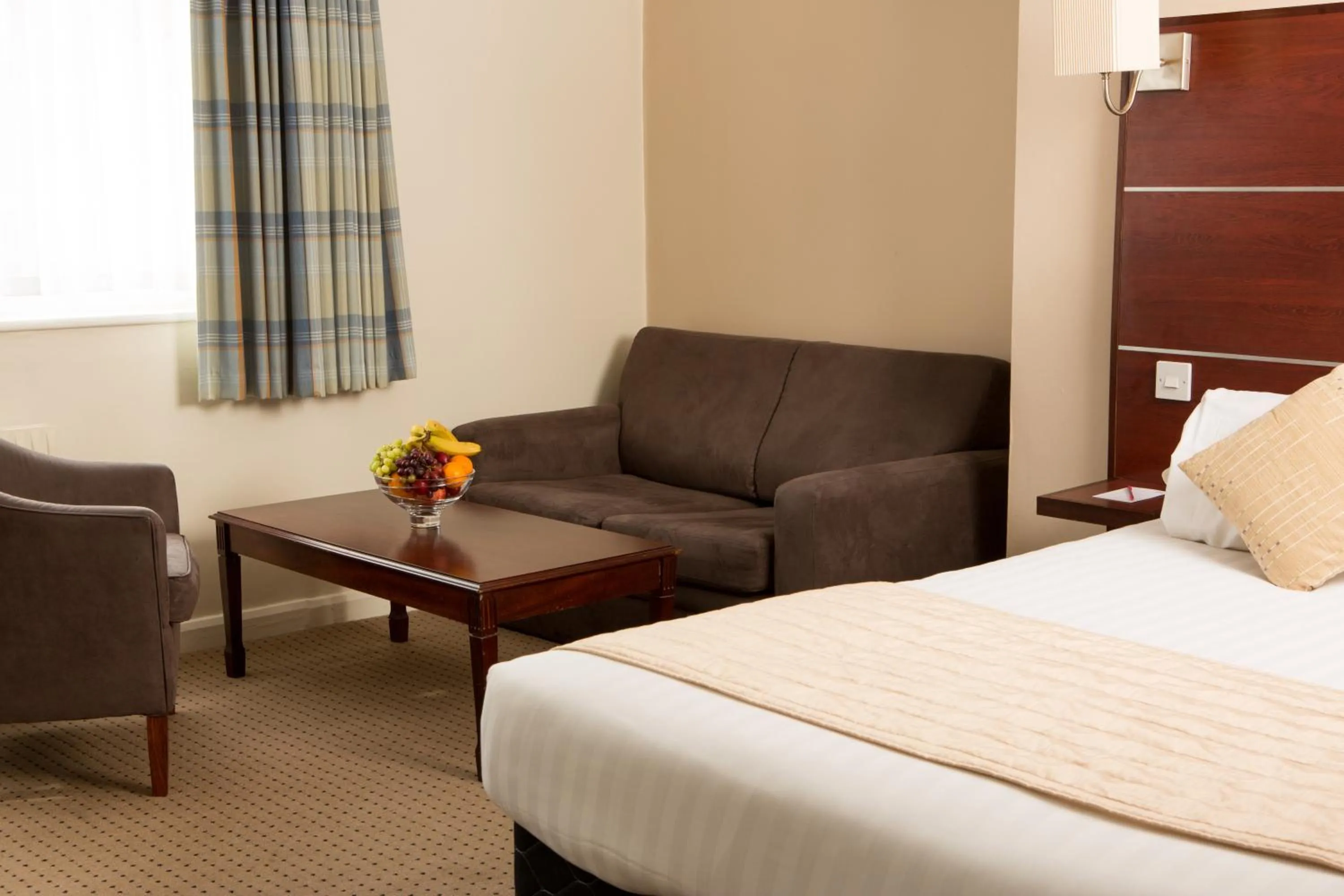 Bed, Seating Area in Mercure Leicester The Grand Hotel