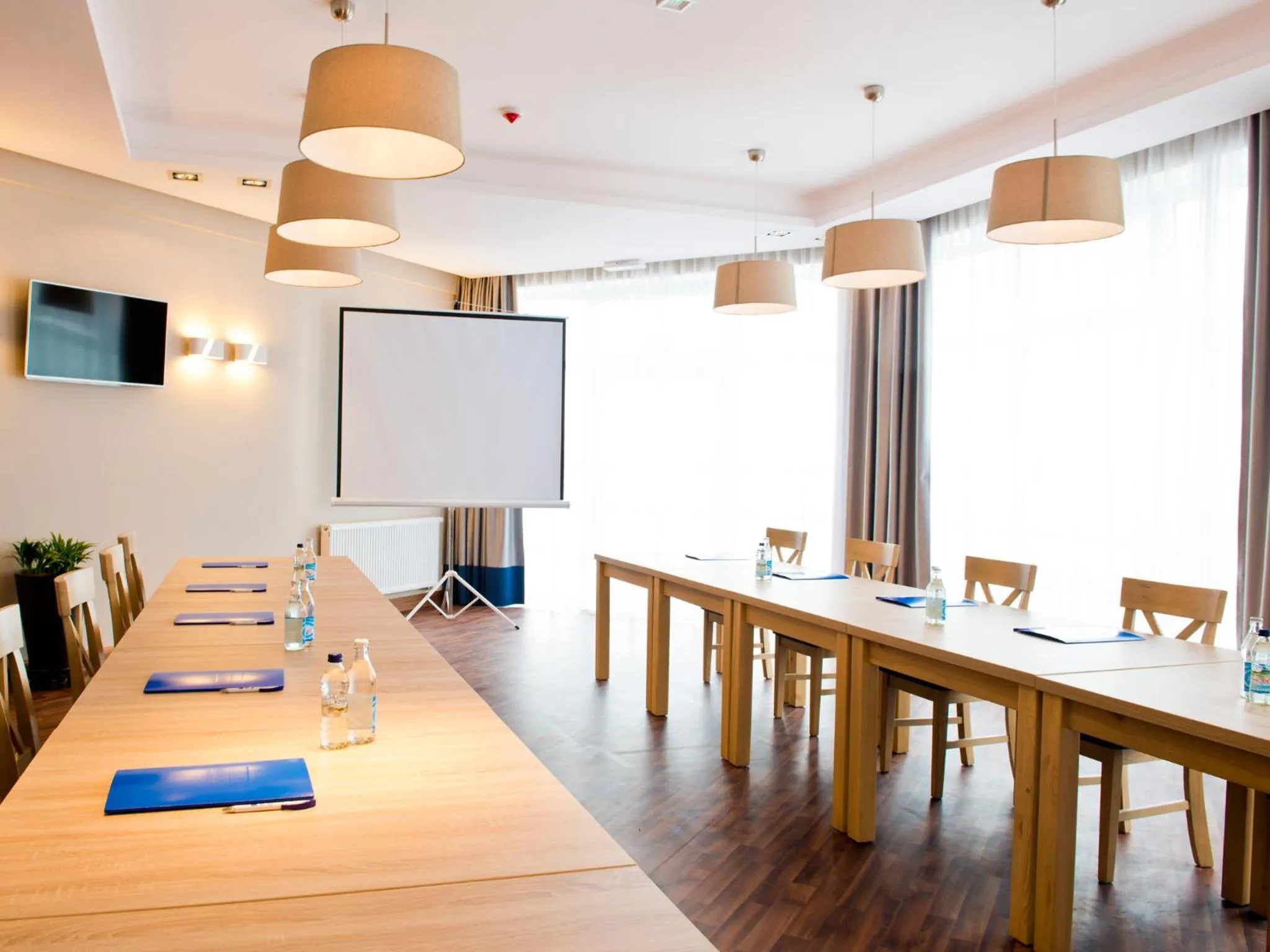 Business facilities in Ach Mazury