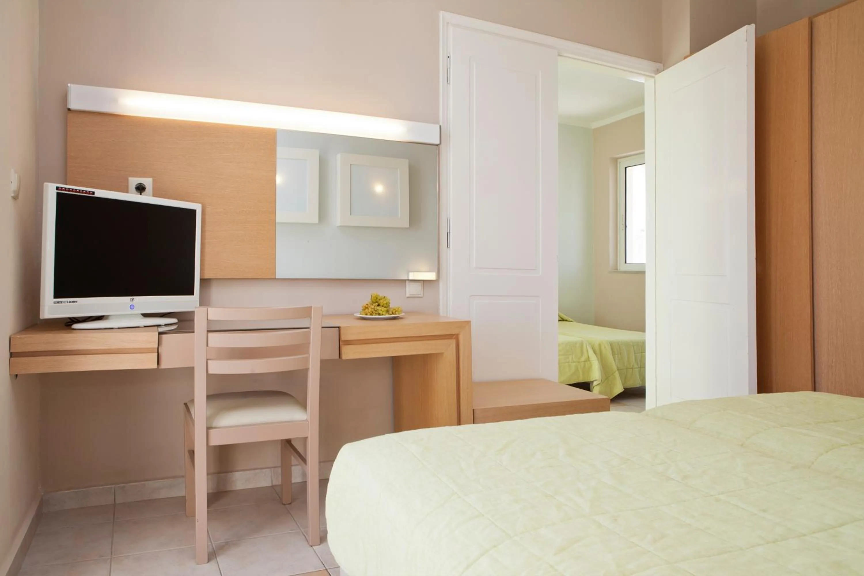 TV and multimedia, Bed in Sovereign Beach Hotel