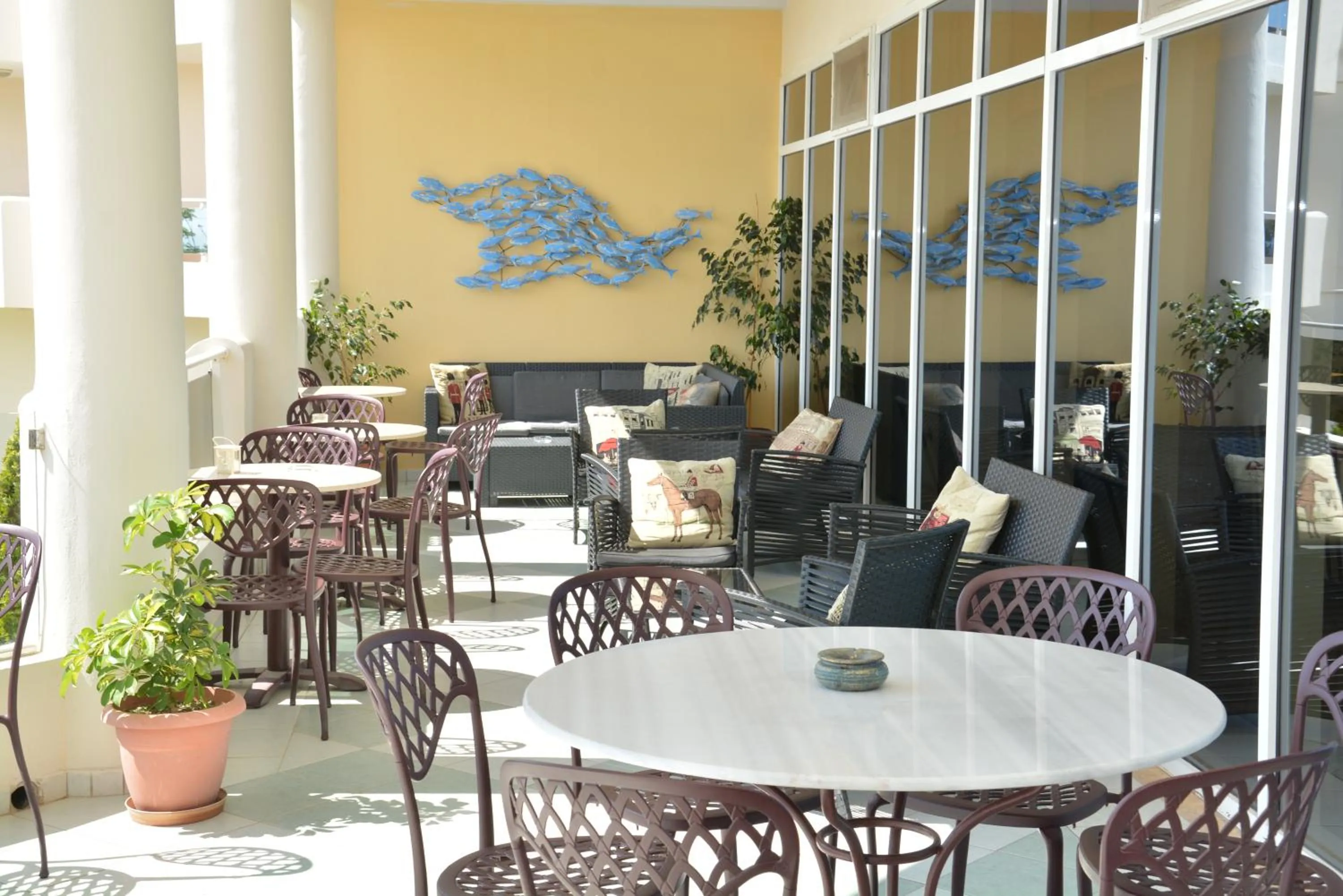 Restaurant/places to eat in Sovereign Beach Hotel
