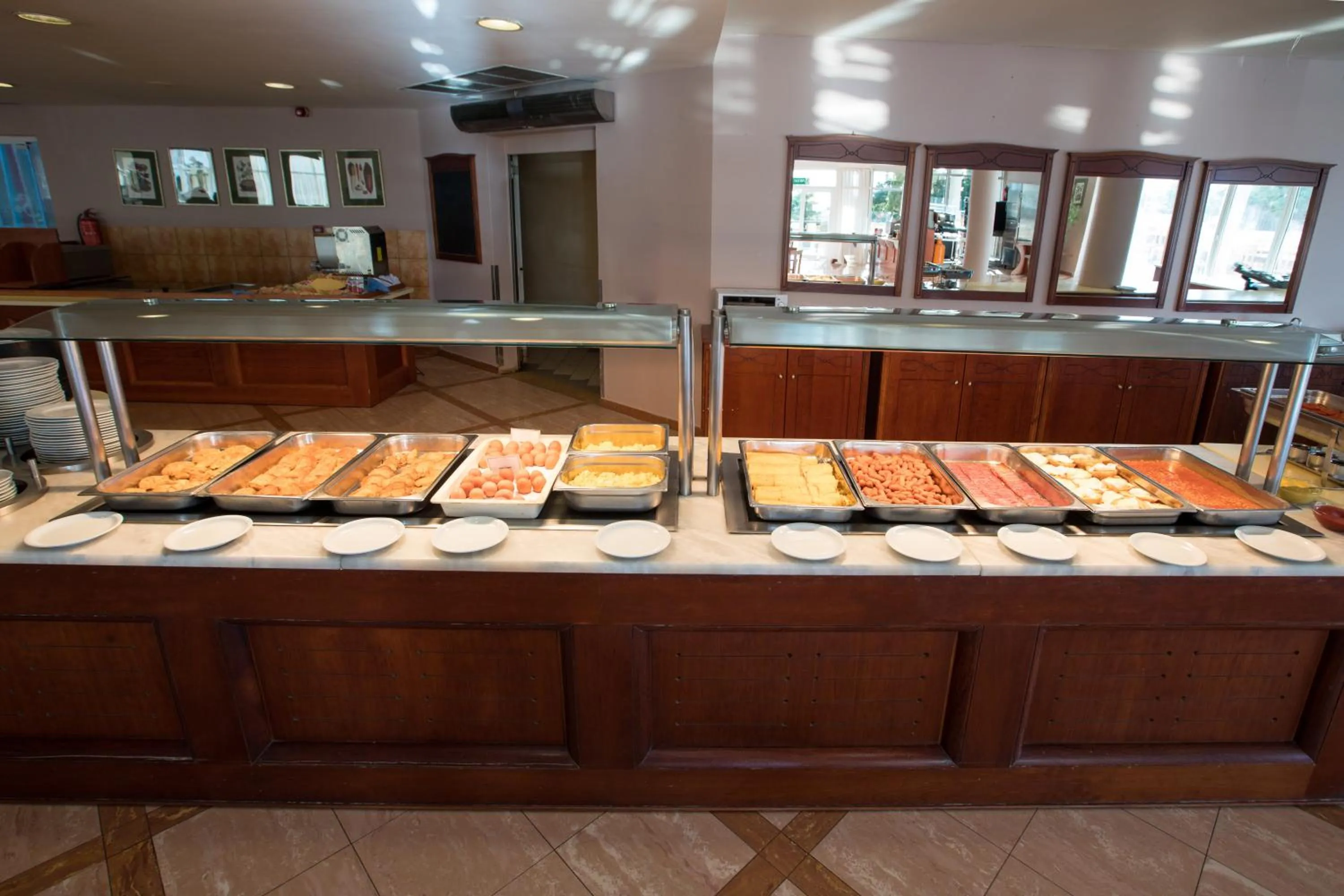 Restaurant/places to eat in Sovereign Beach Hotel