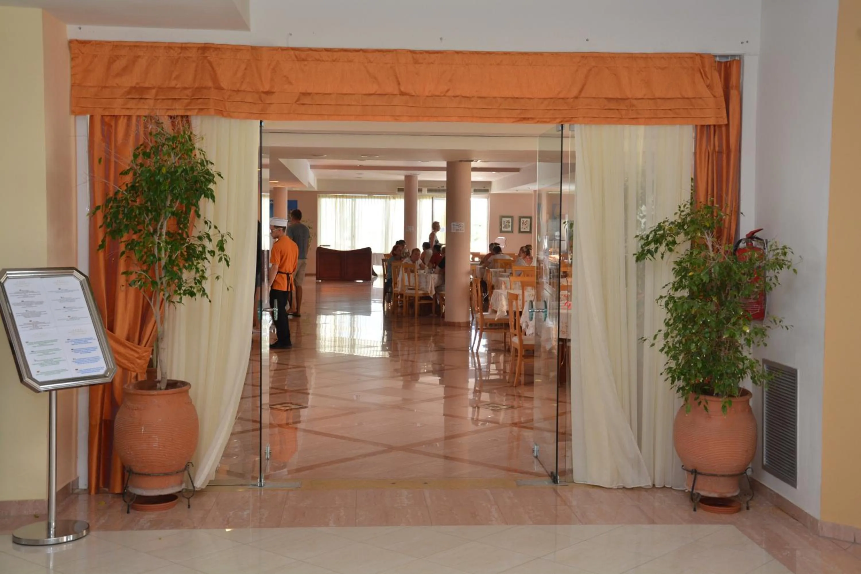 Restaurant/places to eat in Sovereign Beach Hotel