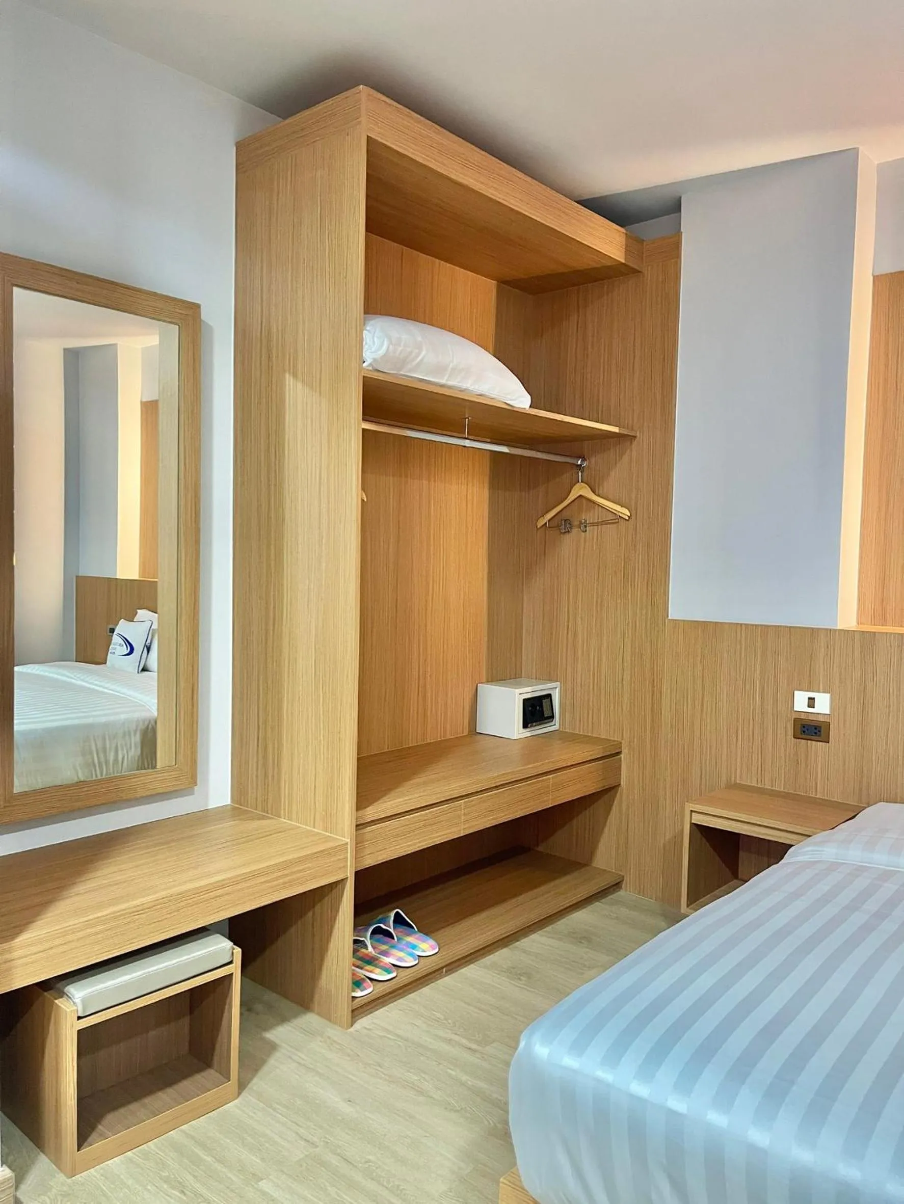 wardrobe, Bed in Air Diamond Hotel