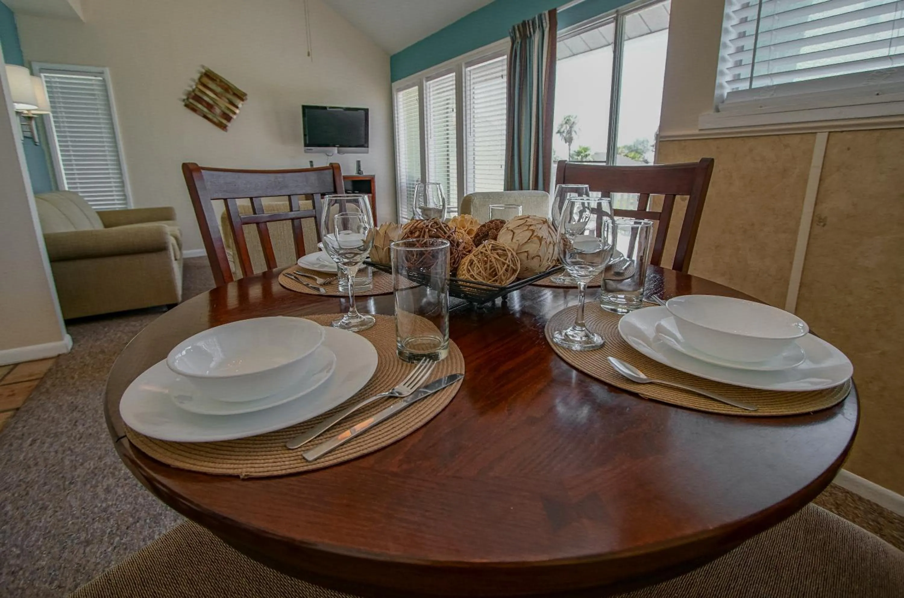 Dining area in Multi Resorts at Puente Vista