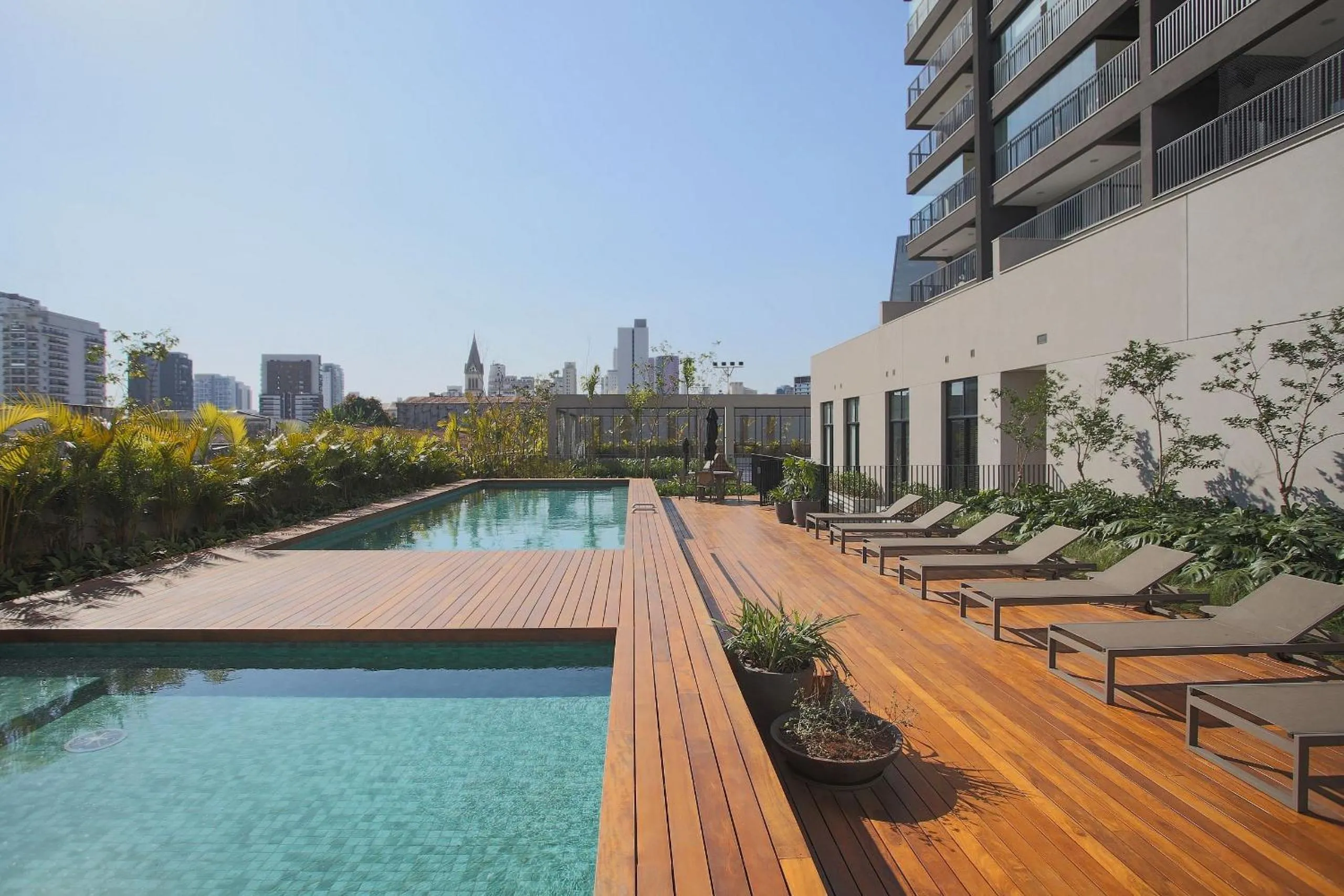 Swimming pool in Expand Pinheiros