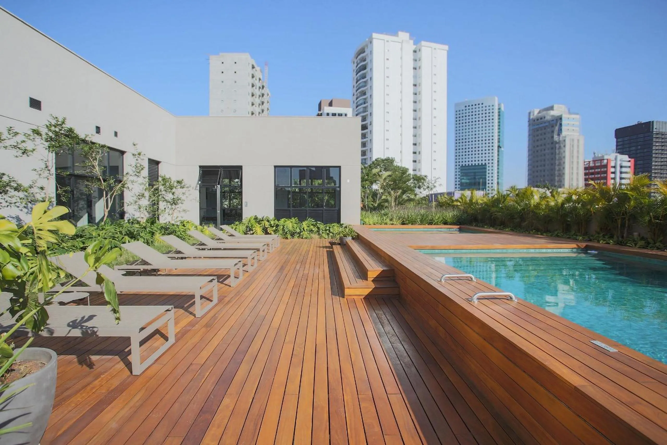 Swimming pool in Expand Pinheiros