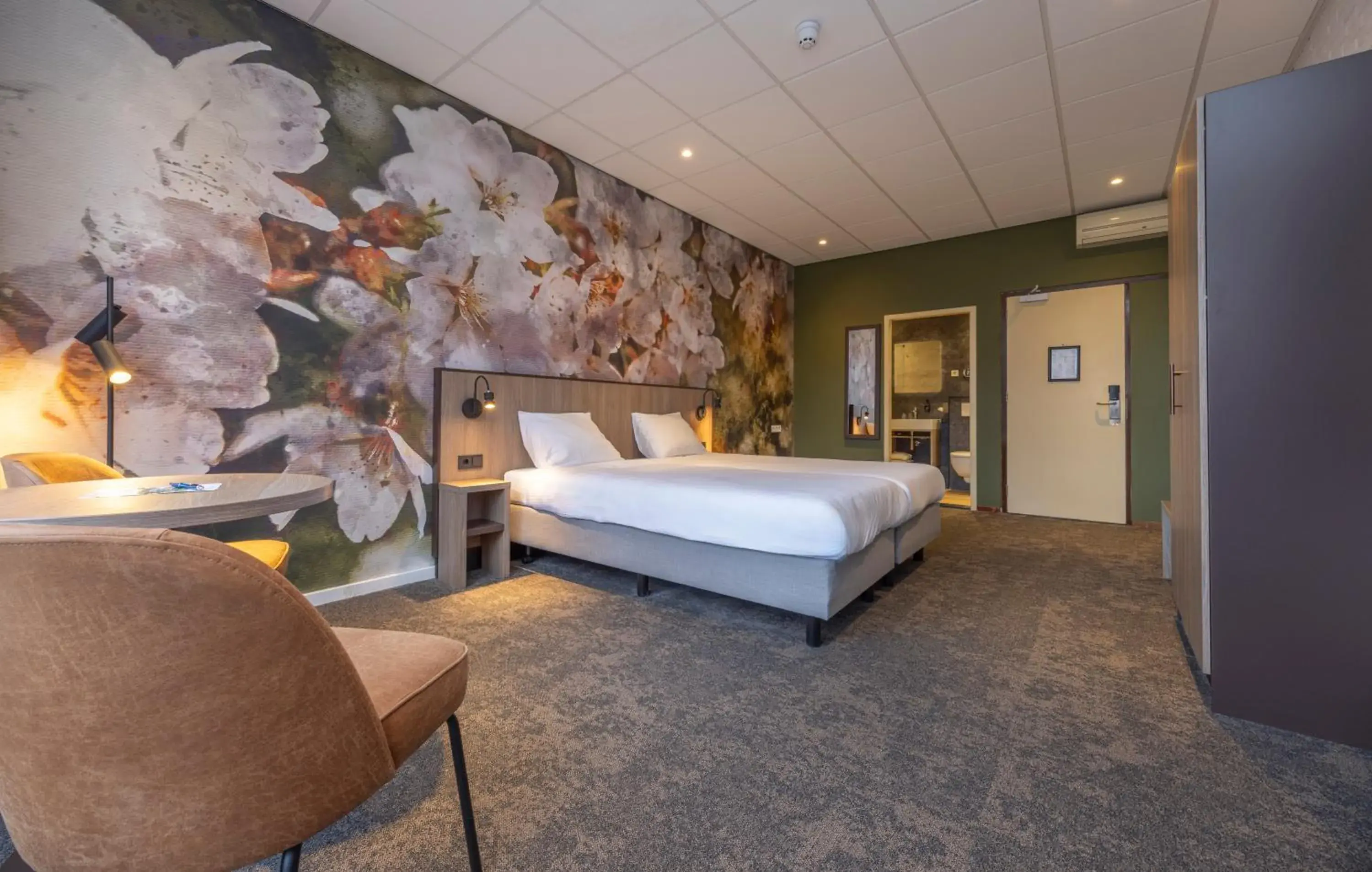 Bedroom, Bed in Fletcher Parkhotel Val Monte Bedroom, Bed in Fletcher Parkhotel Val Monte