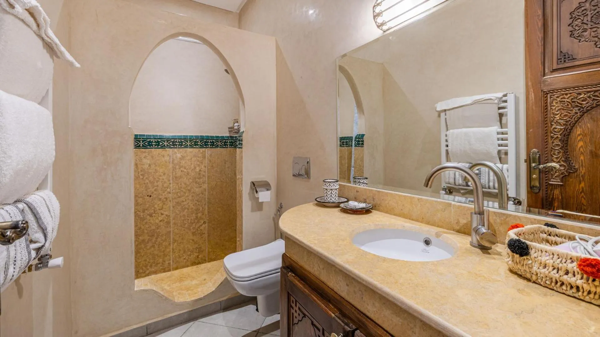 Shower in Riad Mandana & Spa