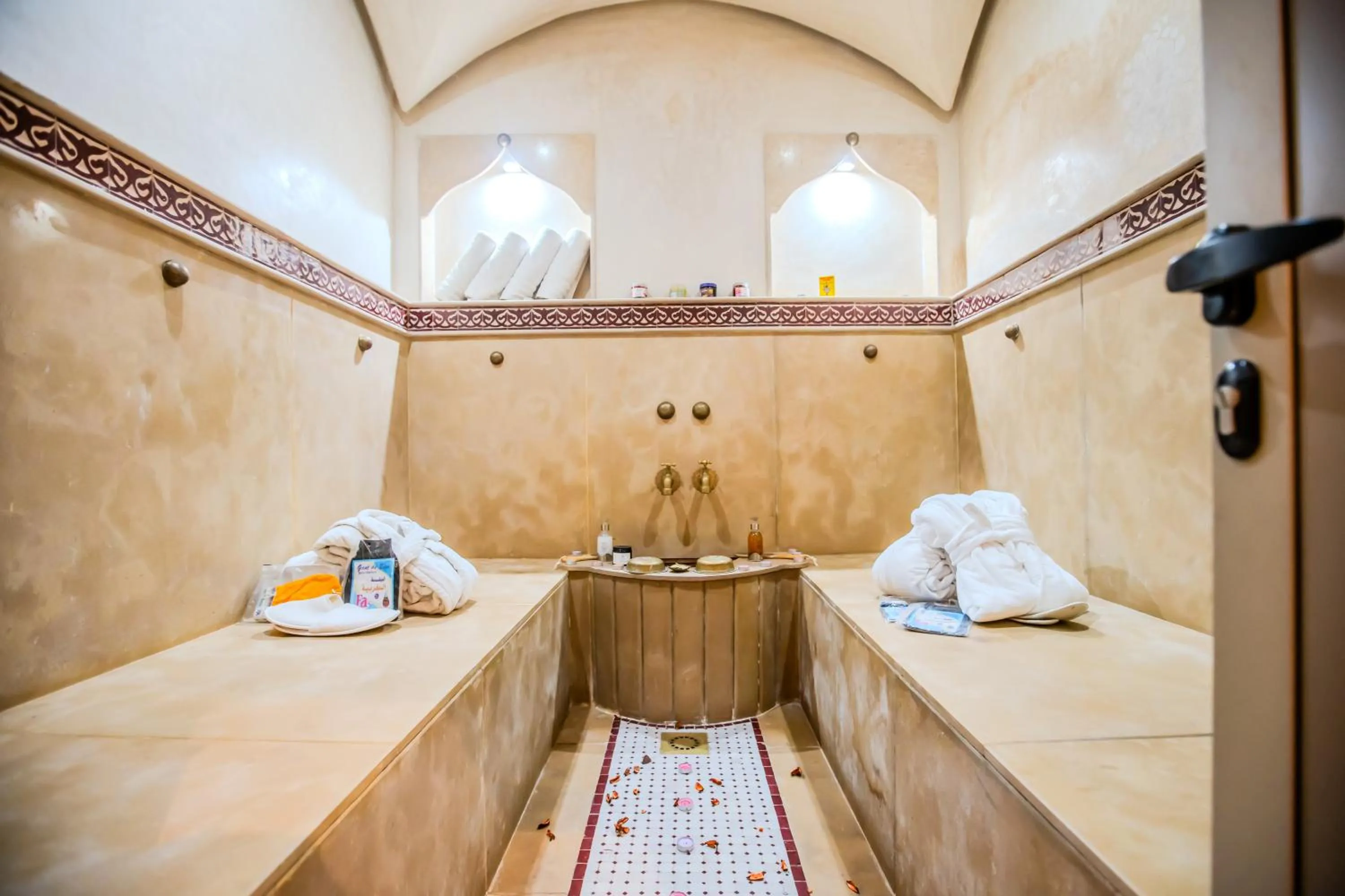 Hot Tub, Bed in Riad Mandana & Spa
