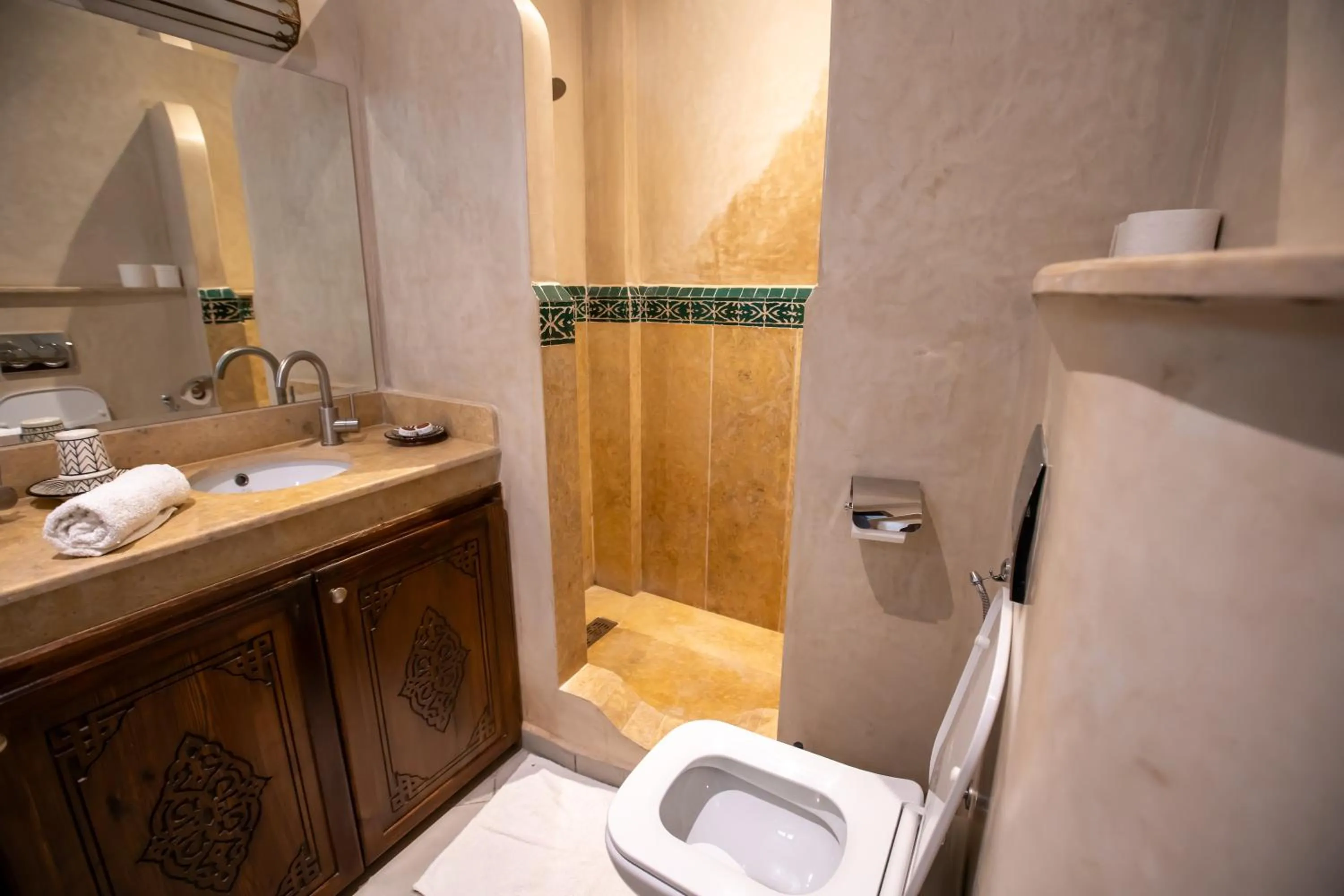 Shower in Riad Mandana & Spa