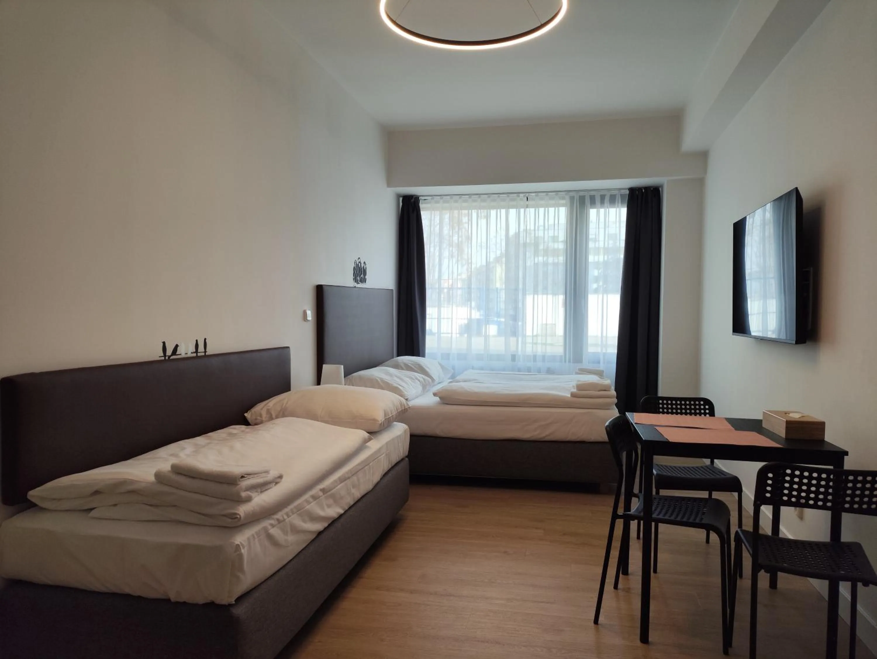 Dining area, Bed in Post 120 Suites