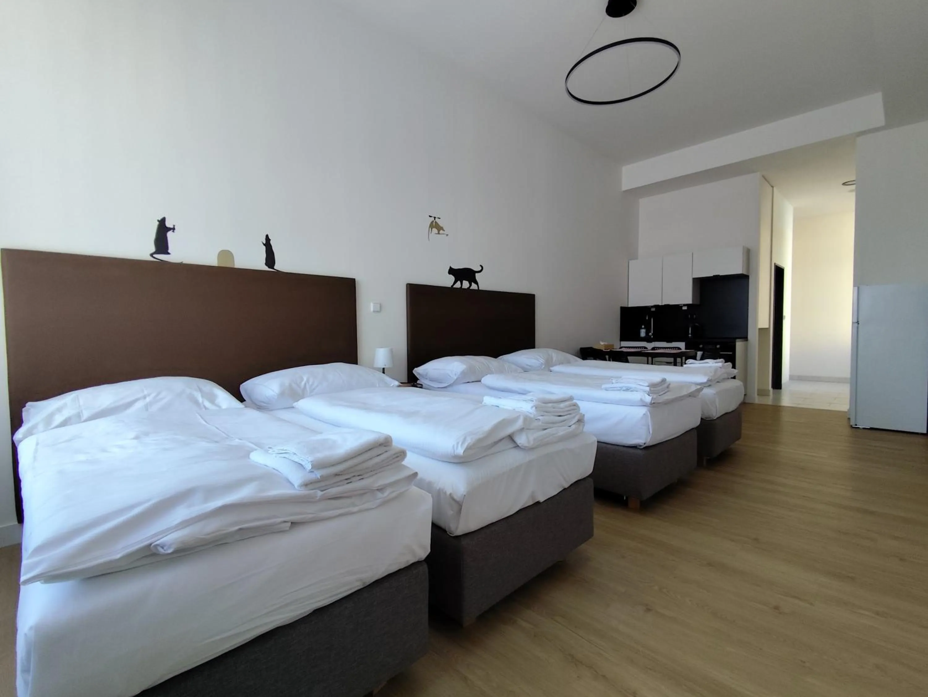 Bedroom, Bed in Post 120 Suites