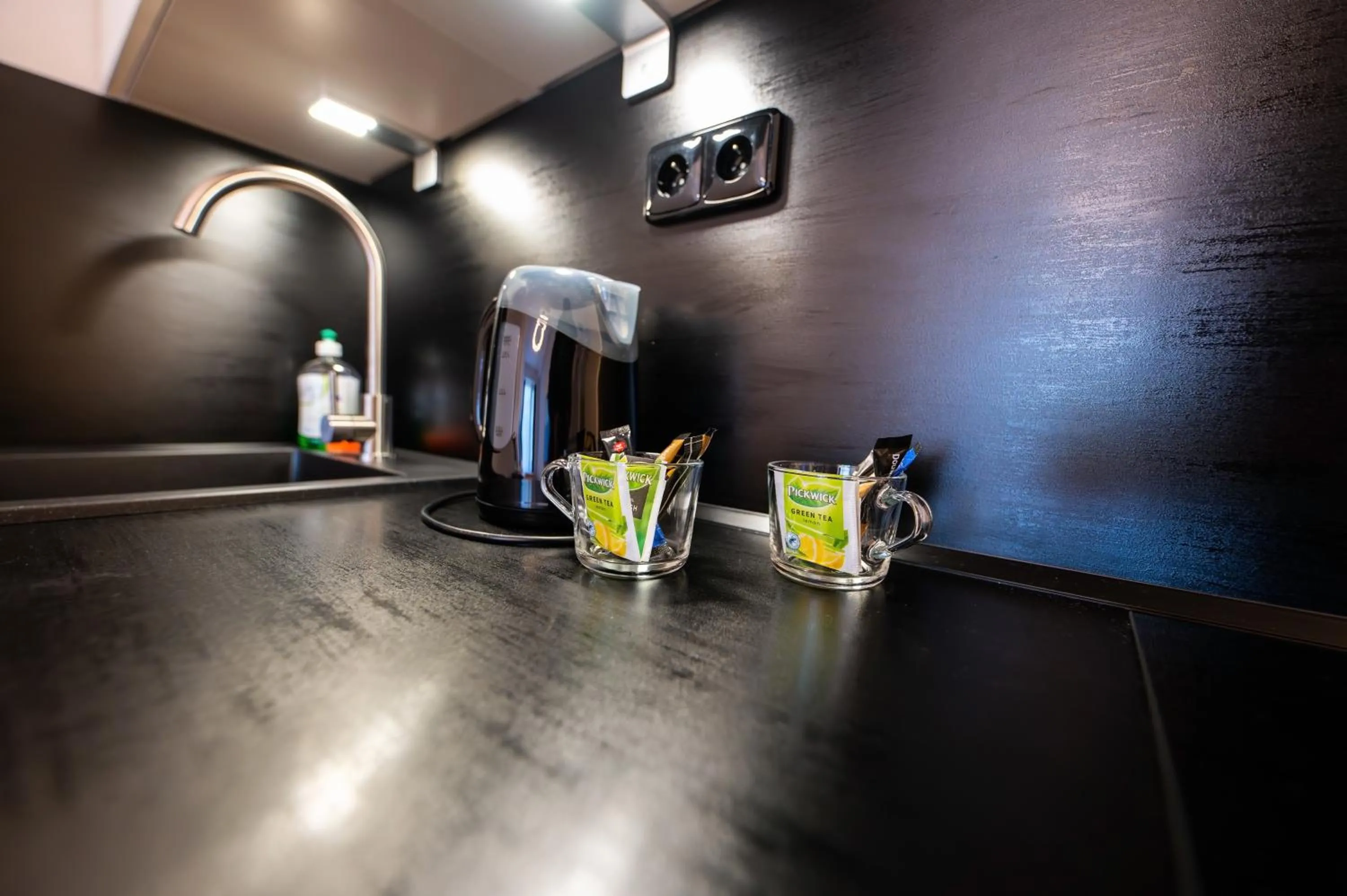 Coffee/tea facilities in Post 120 Suites