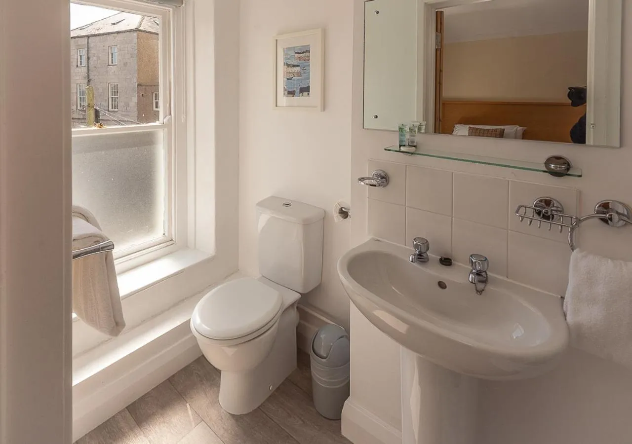 Twin Room with Bathroom in Castle Court