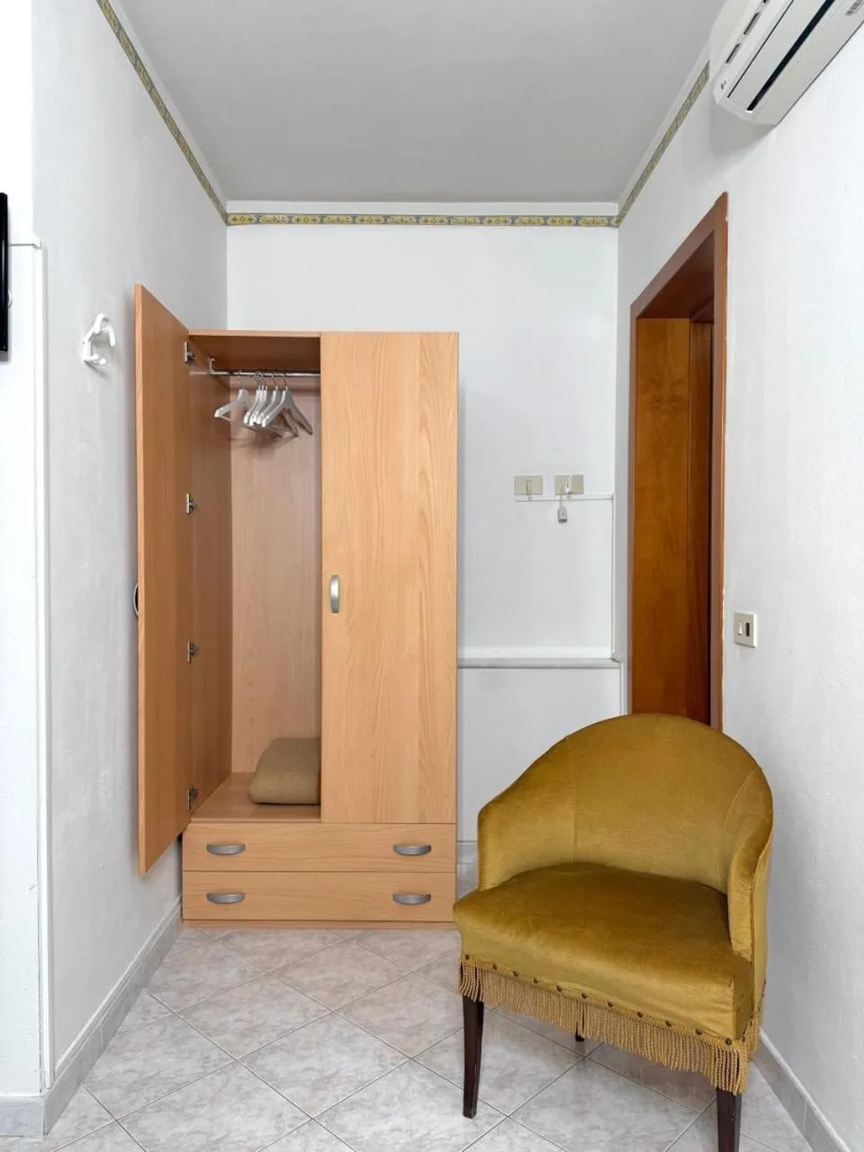 wardrobe in Albergo Edera