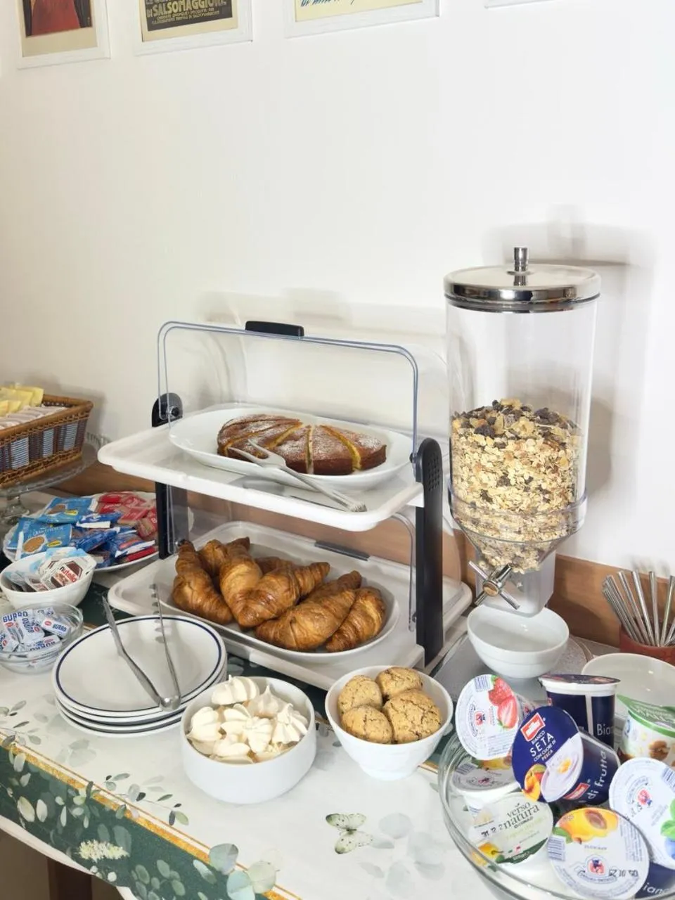 Buffet breakfast in Albergo Edera