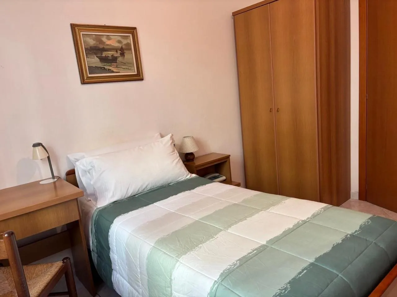 Bedroom, Bed in Albergo Edera