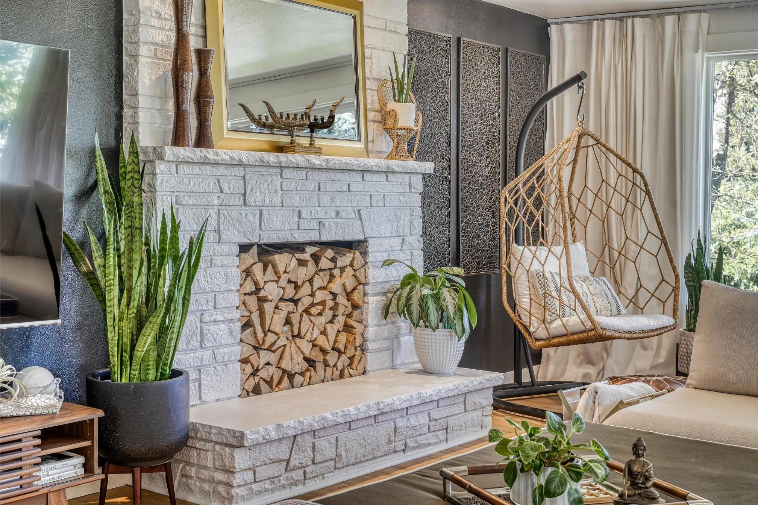 Living room in Zen Haus Serene Retreat, prime location with views