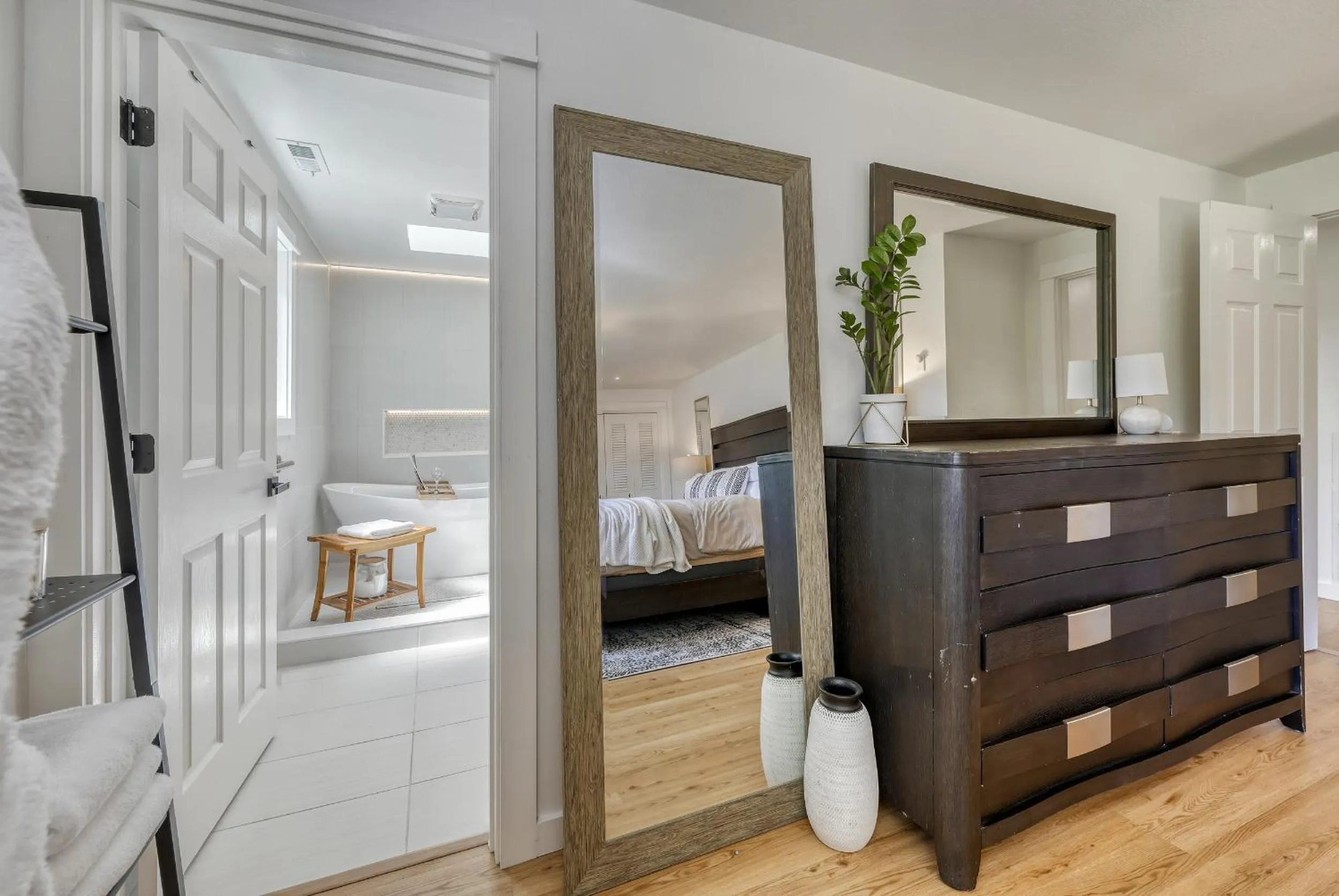 Bed in Zen Haus Serene Retreat, prime location with views