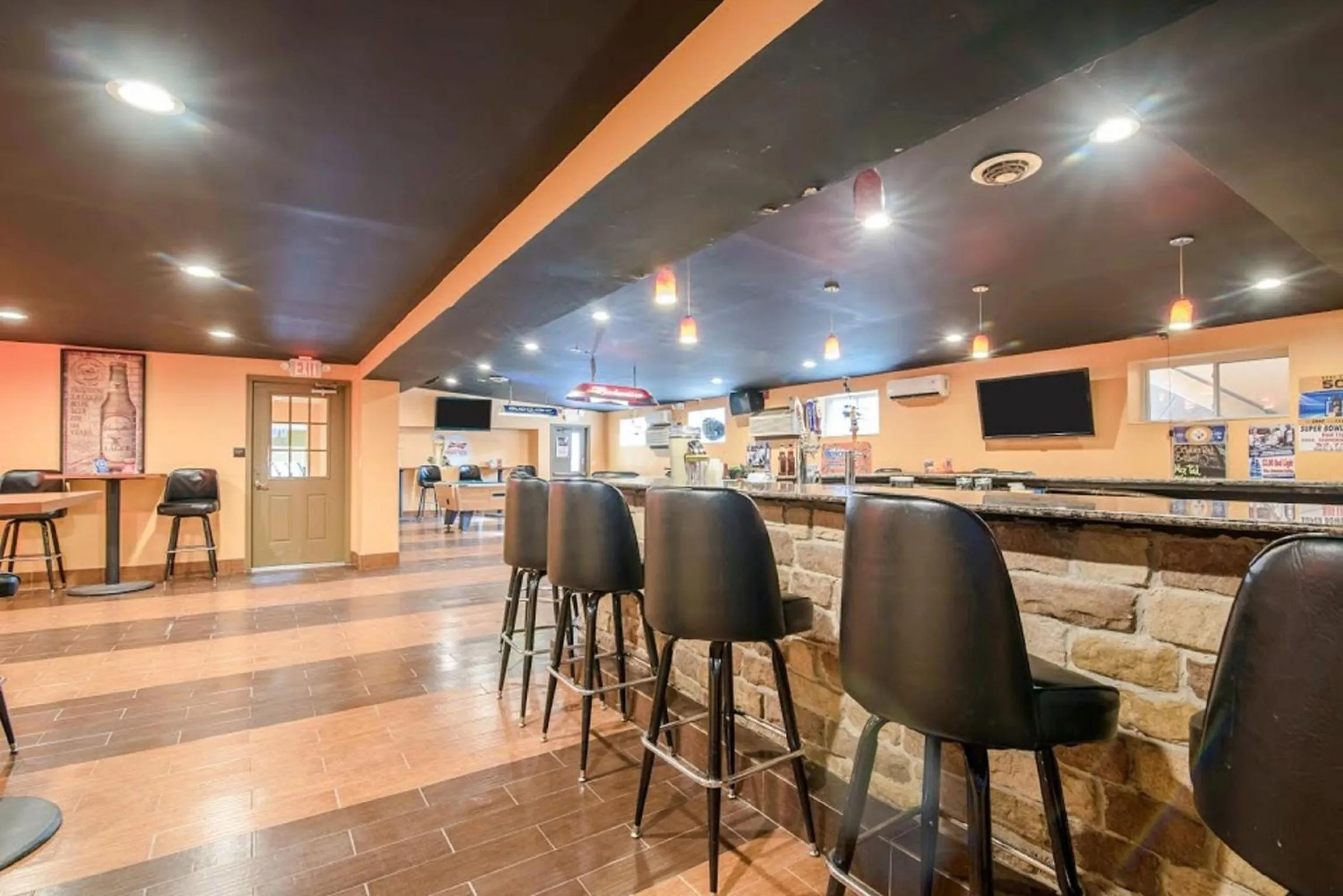 Lounge or bar in Rodeway Inn Towanda
