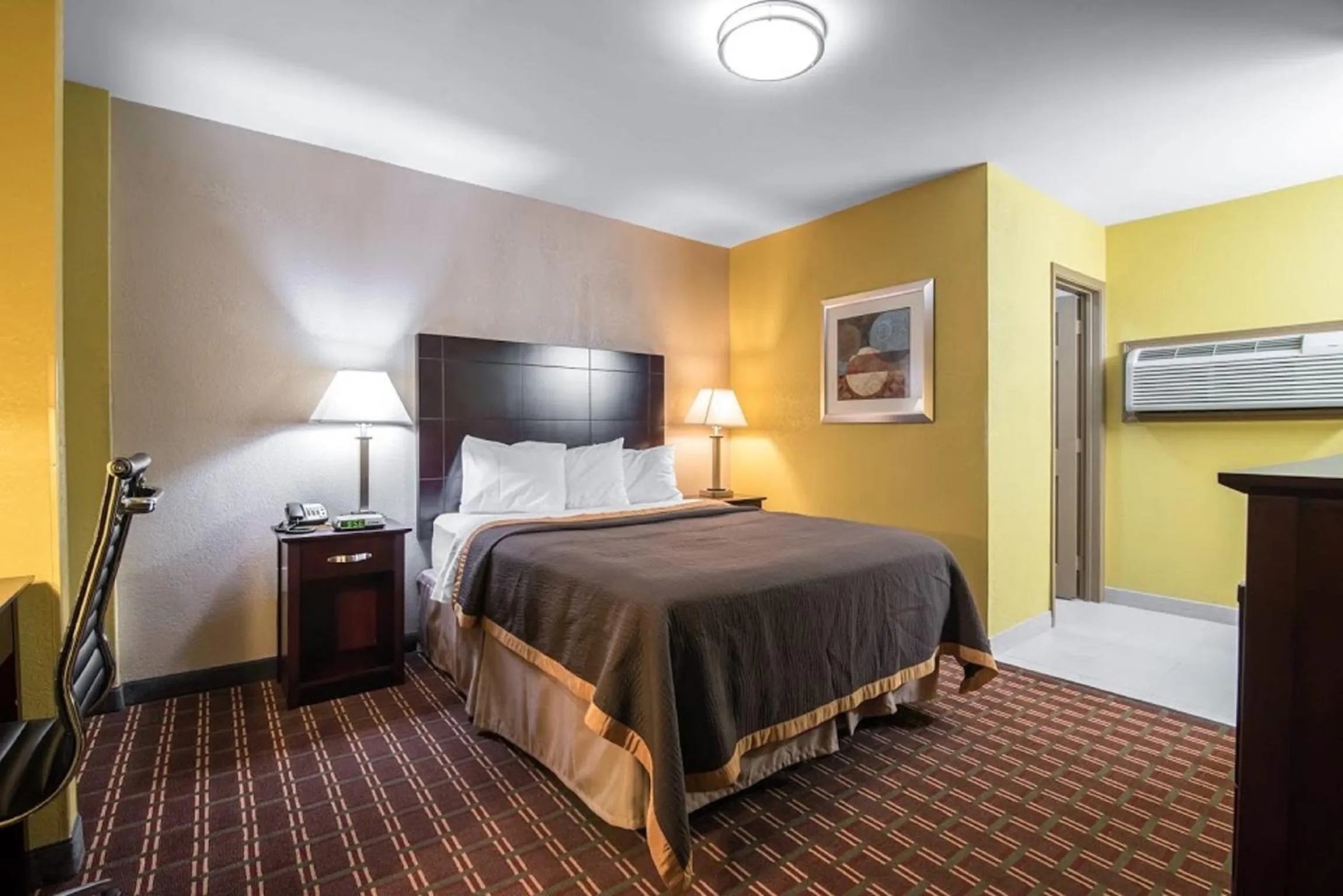 Other, Bed in Rodeway Inn Towanda