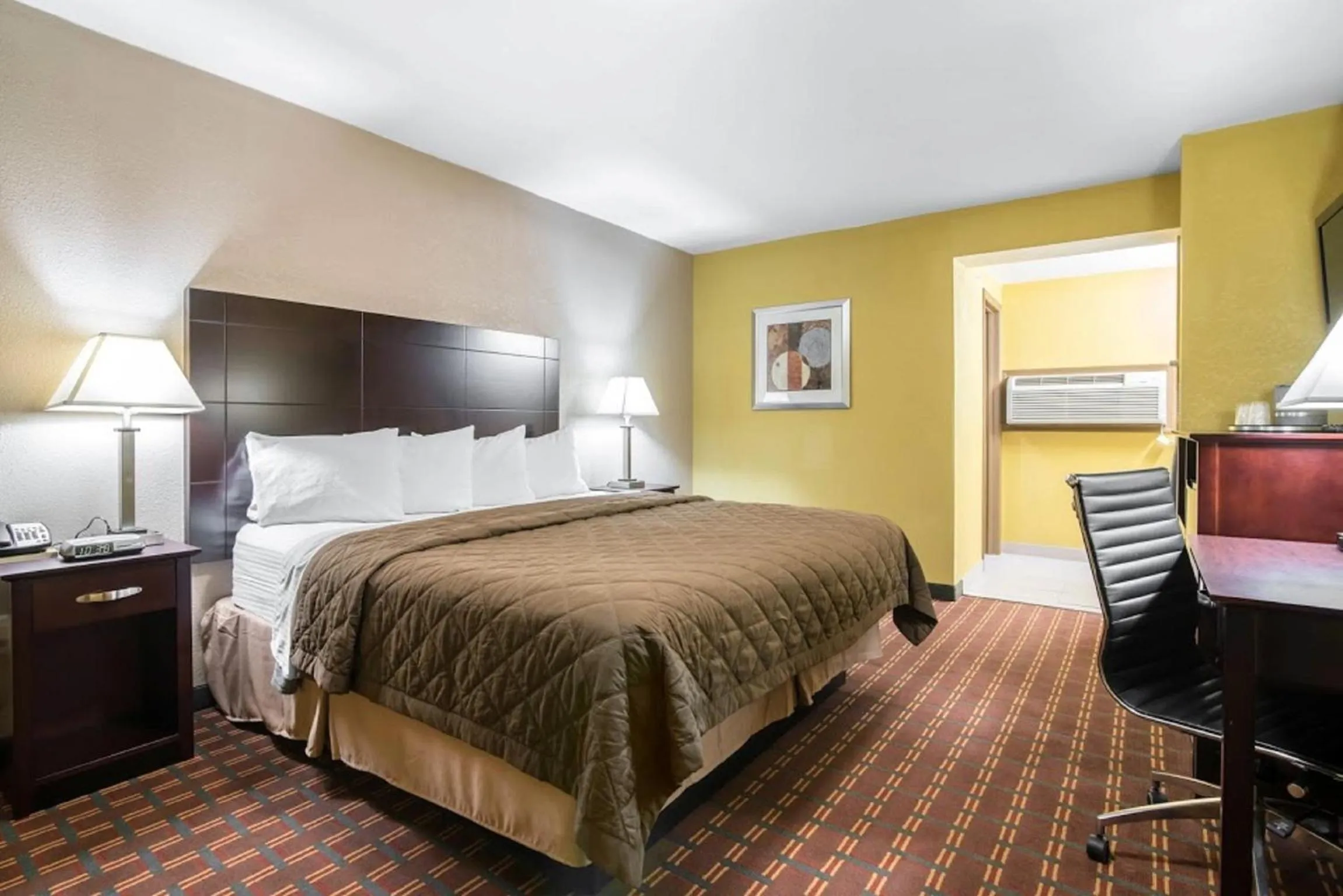 Other, Bed in Rodeway Inn Towanda