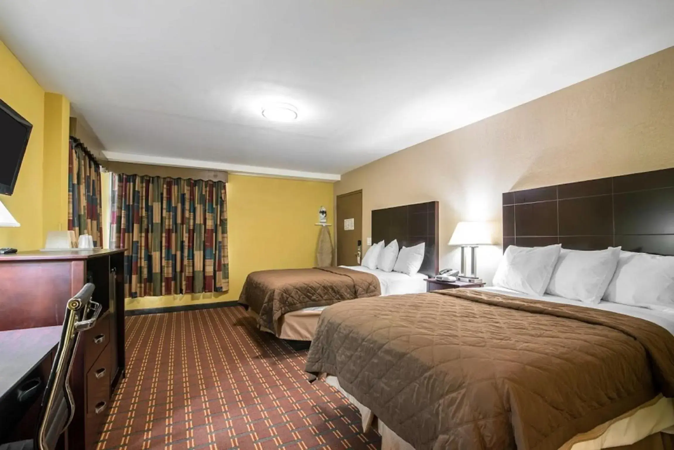 Photo of the whole room, Room Photo in Rodeway Inn