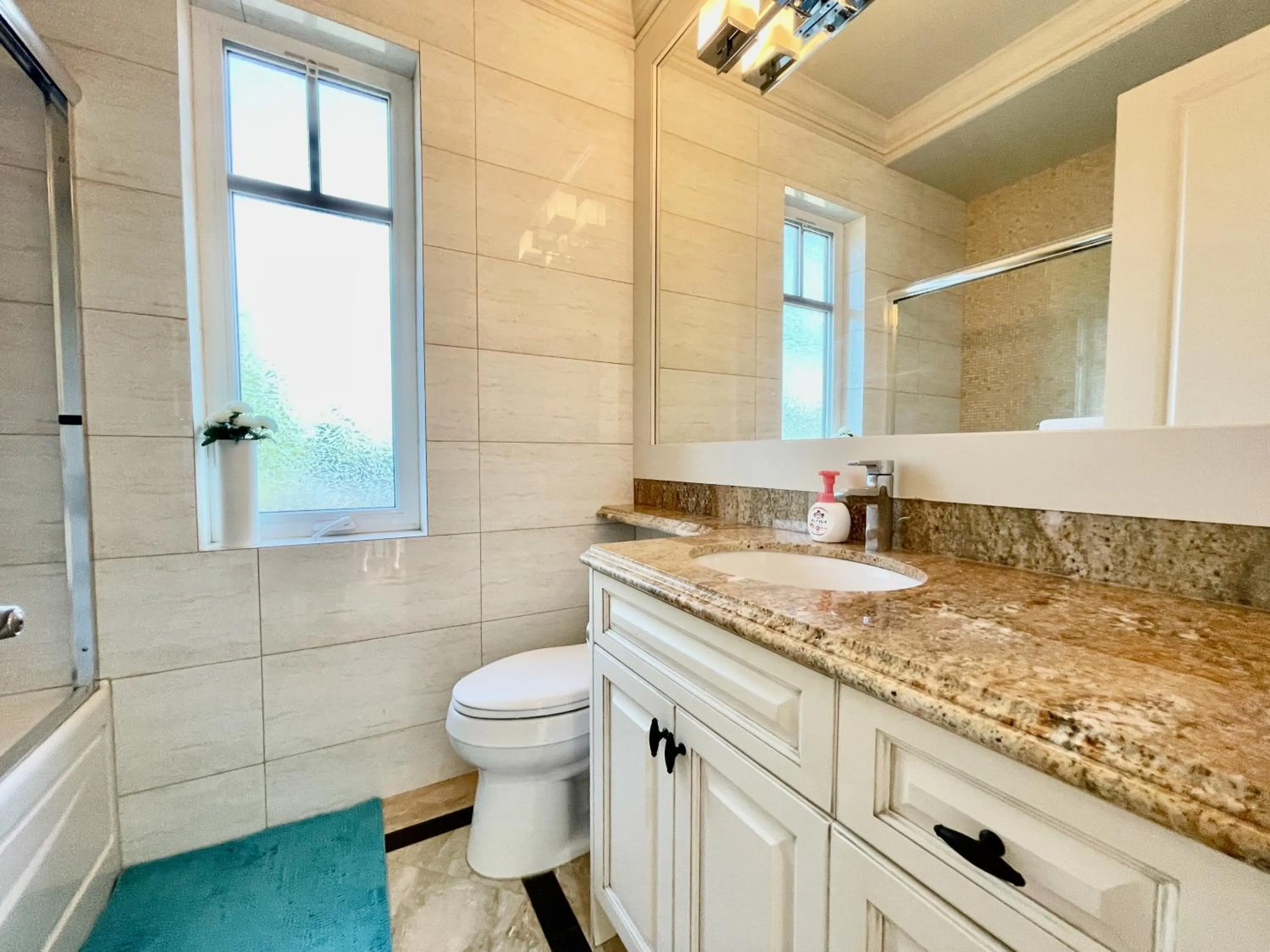 Shower in Vancouver Luxury guesthouse