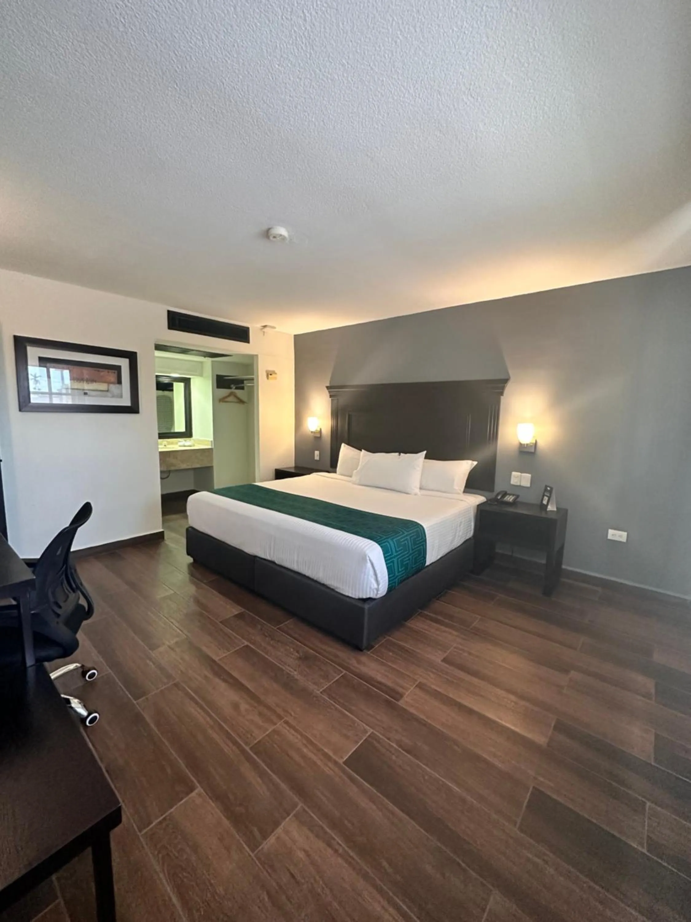 Bed in InHouse Hotel Obregón