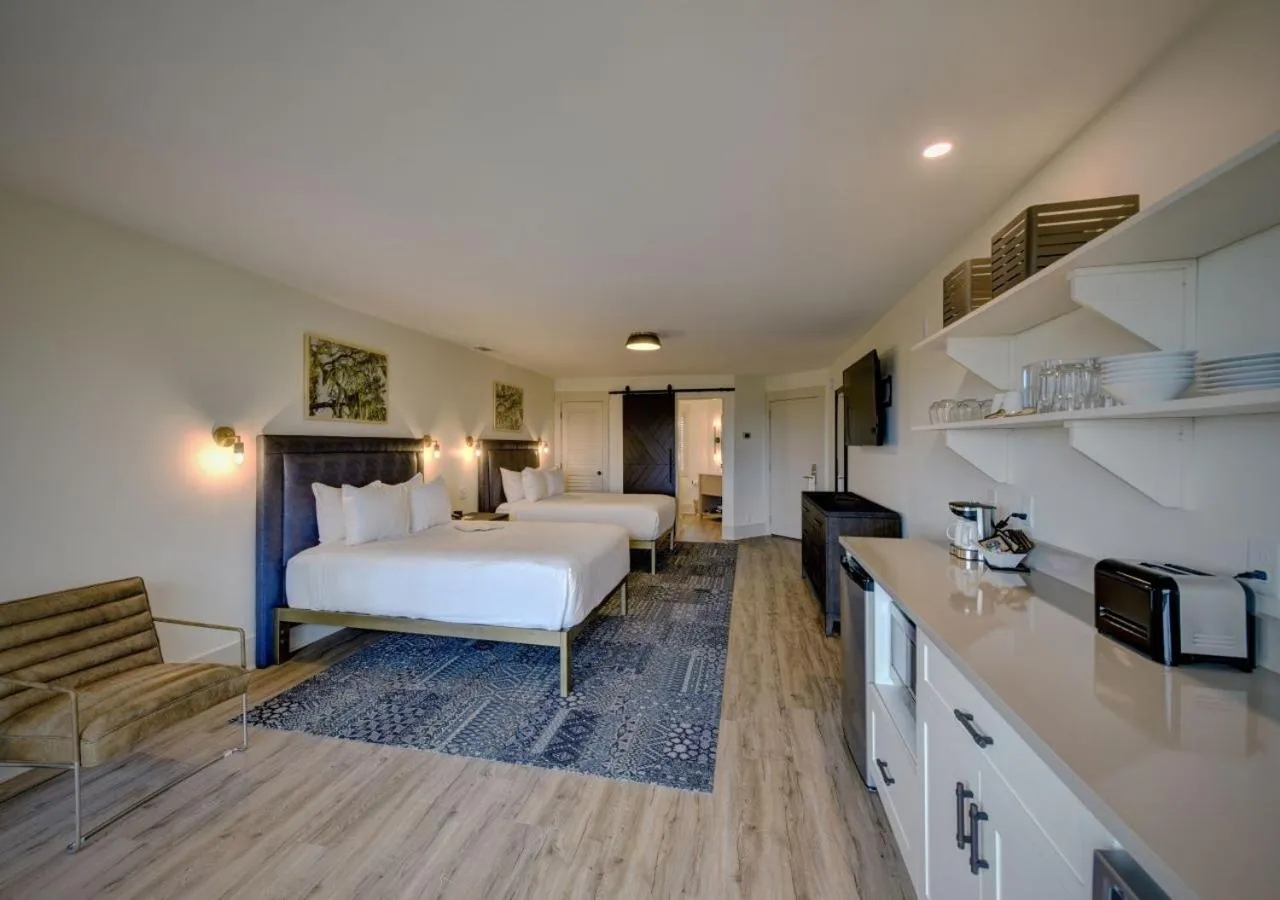 Photo of the whole room, Bed in Sea Palms Resort