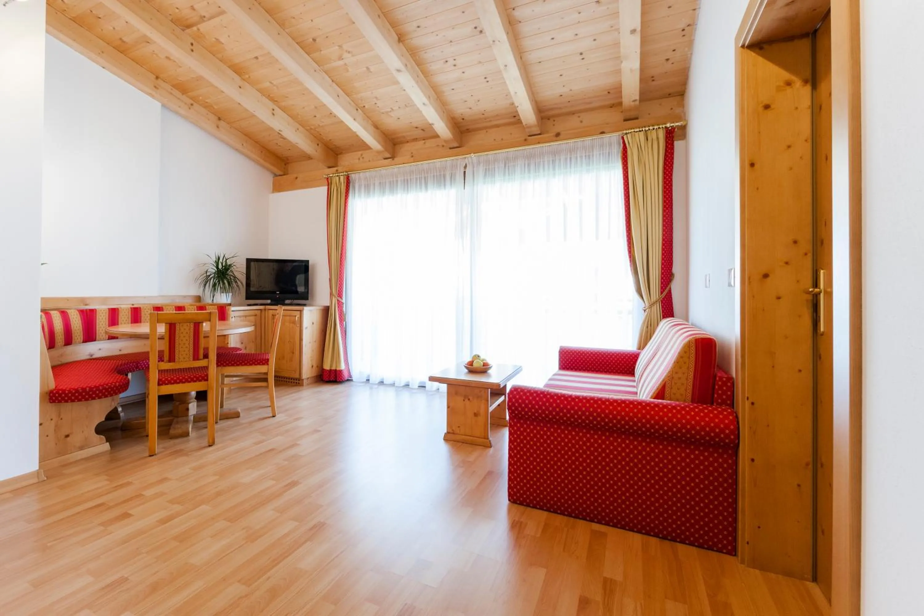 Photo of the whole room in Hotel Jager Hans