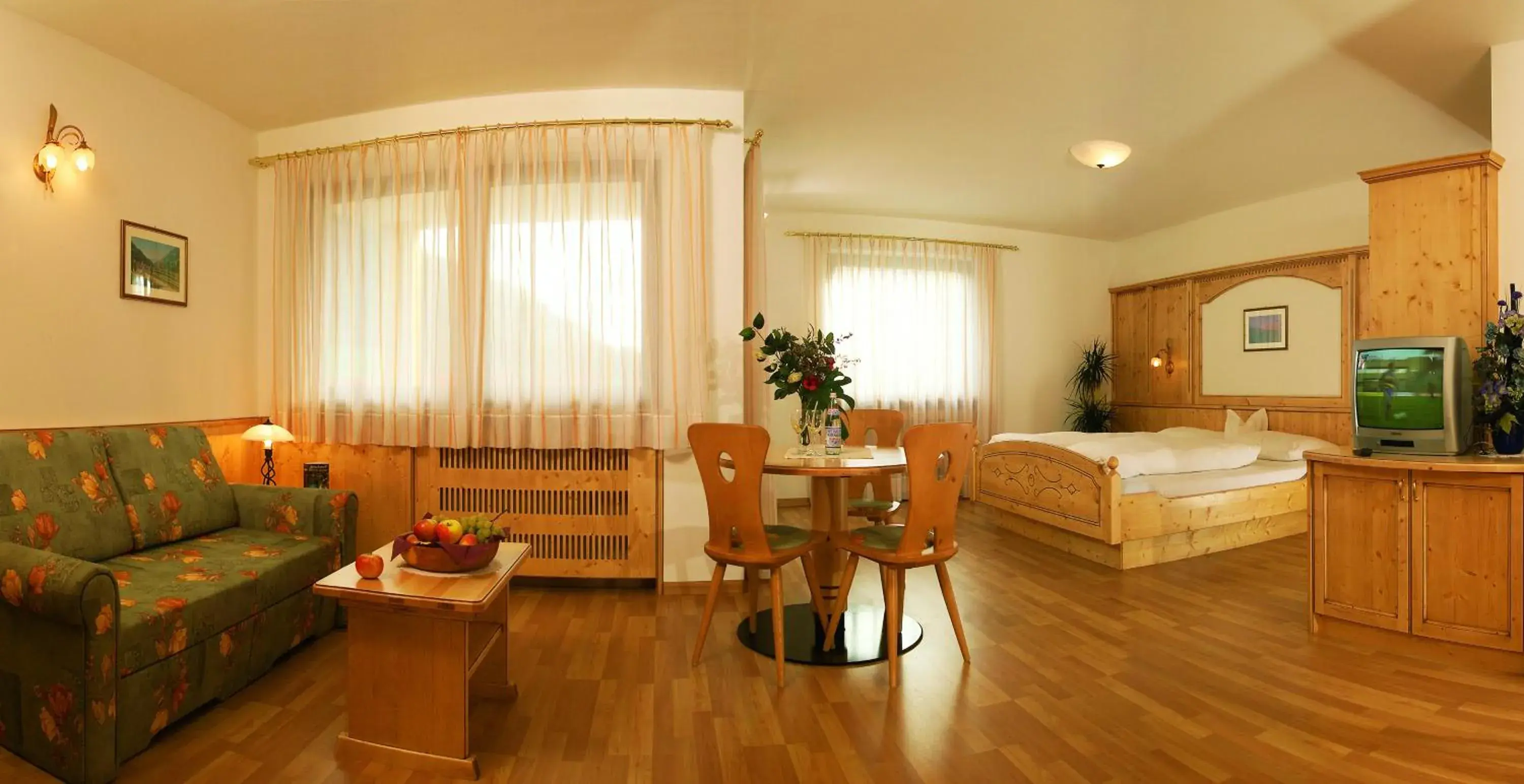 Deluxe Double Room with Balcony in Hotel Jager Hans Deluxe Double Room with Balcony in Hotel Jager Hans