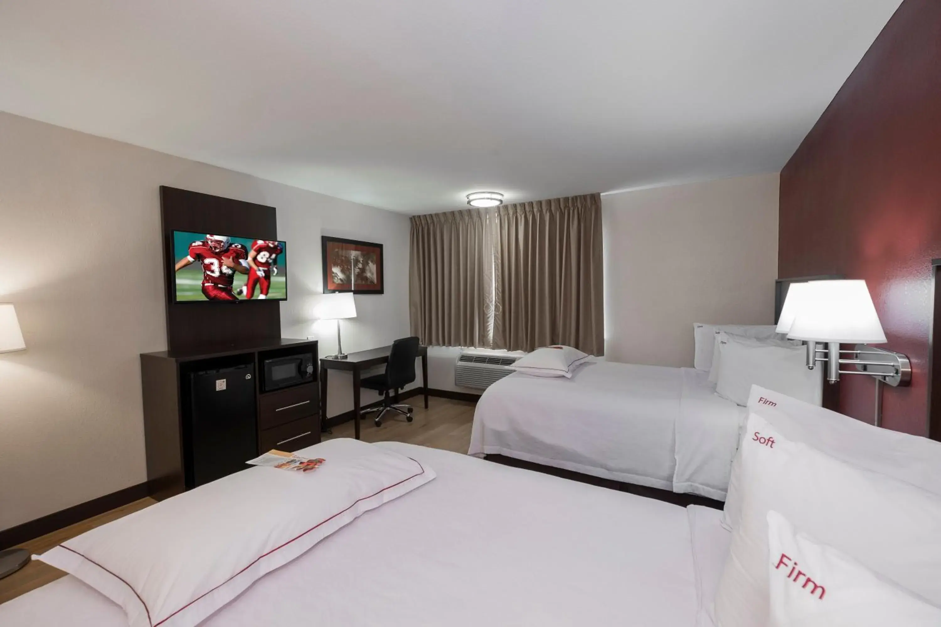 Photo of the whole room, Bed in Red Roof Inn PLUS+ Poughkeepsie Photo of the whole room, Bed in Red Roof Inn PLUS+ Poughkeepsie