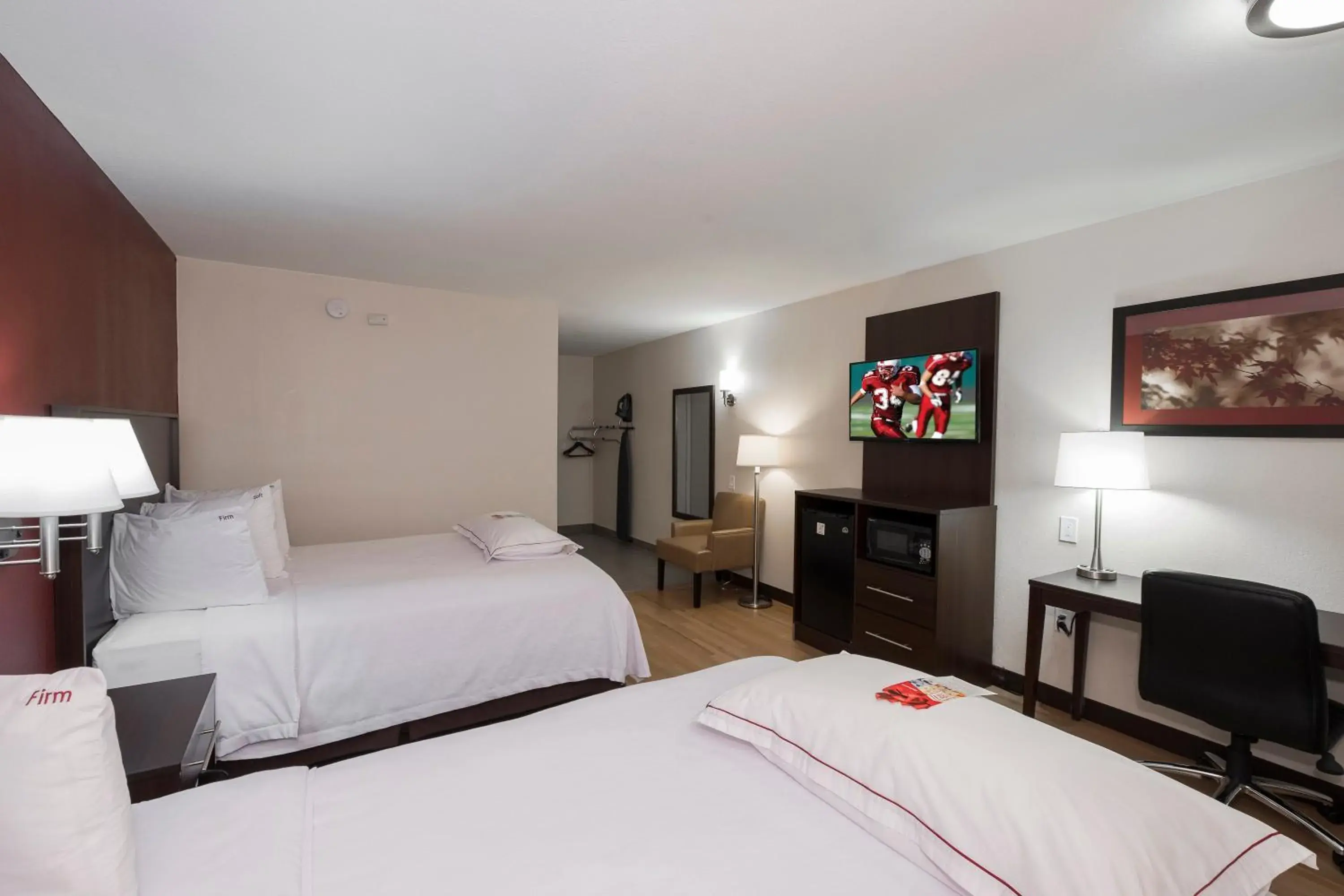 Photo of the whole room, Bed in Red Roof Inn PLUS+ Poughkeepsie Photo of the whole room, Bed in Red Roof Inn PLUS+ Poughkeepsie